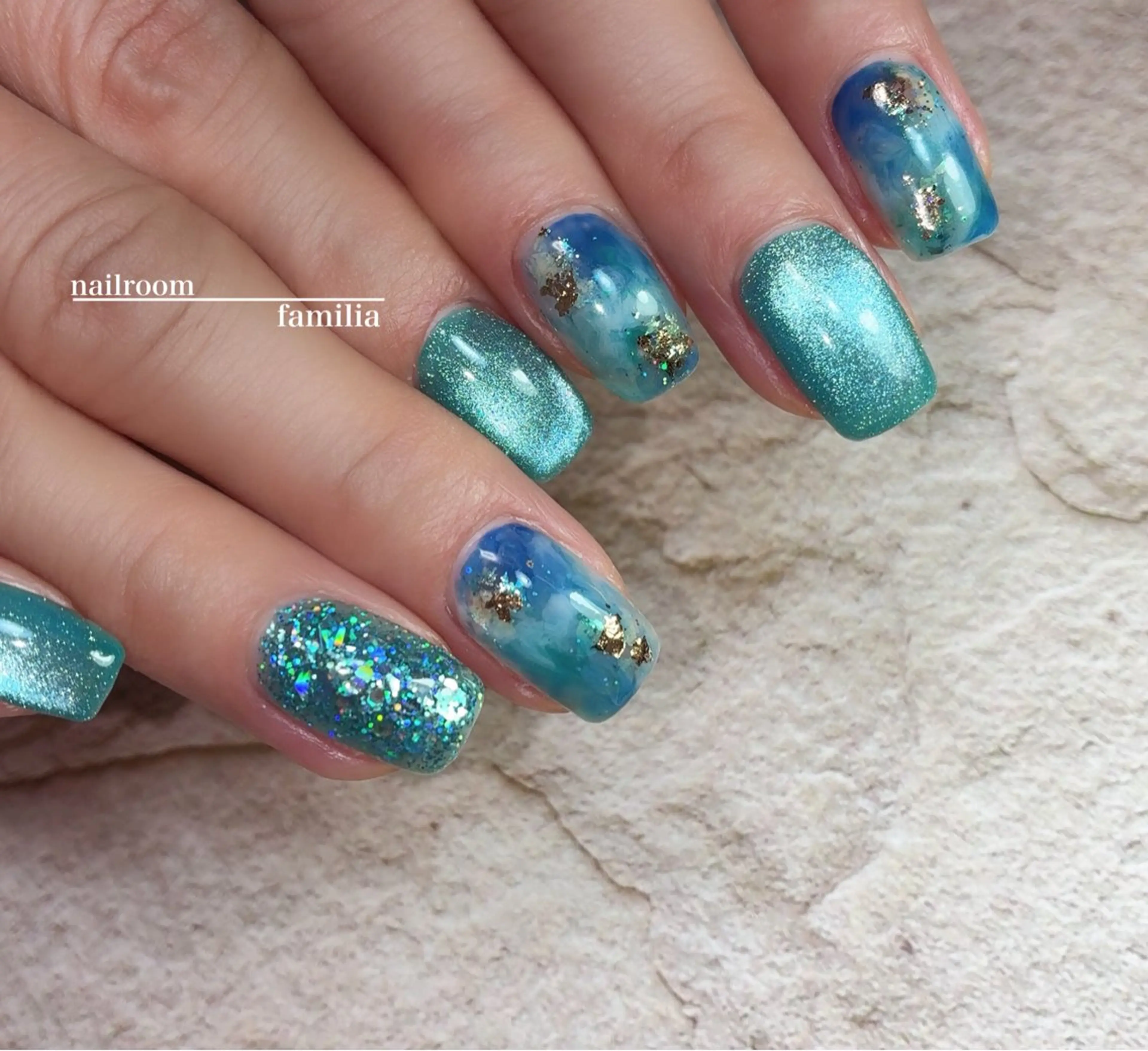 ネイル アートネイル ホログラムネイル ラメ(グリッター) マグネットネイル ニュアンスネイル ハンドネイル -nailroom- familiaのネイルデザイン
