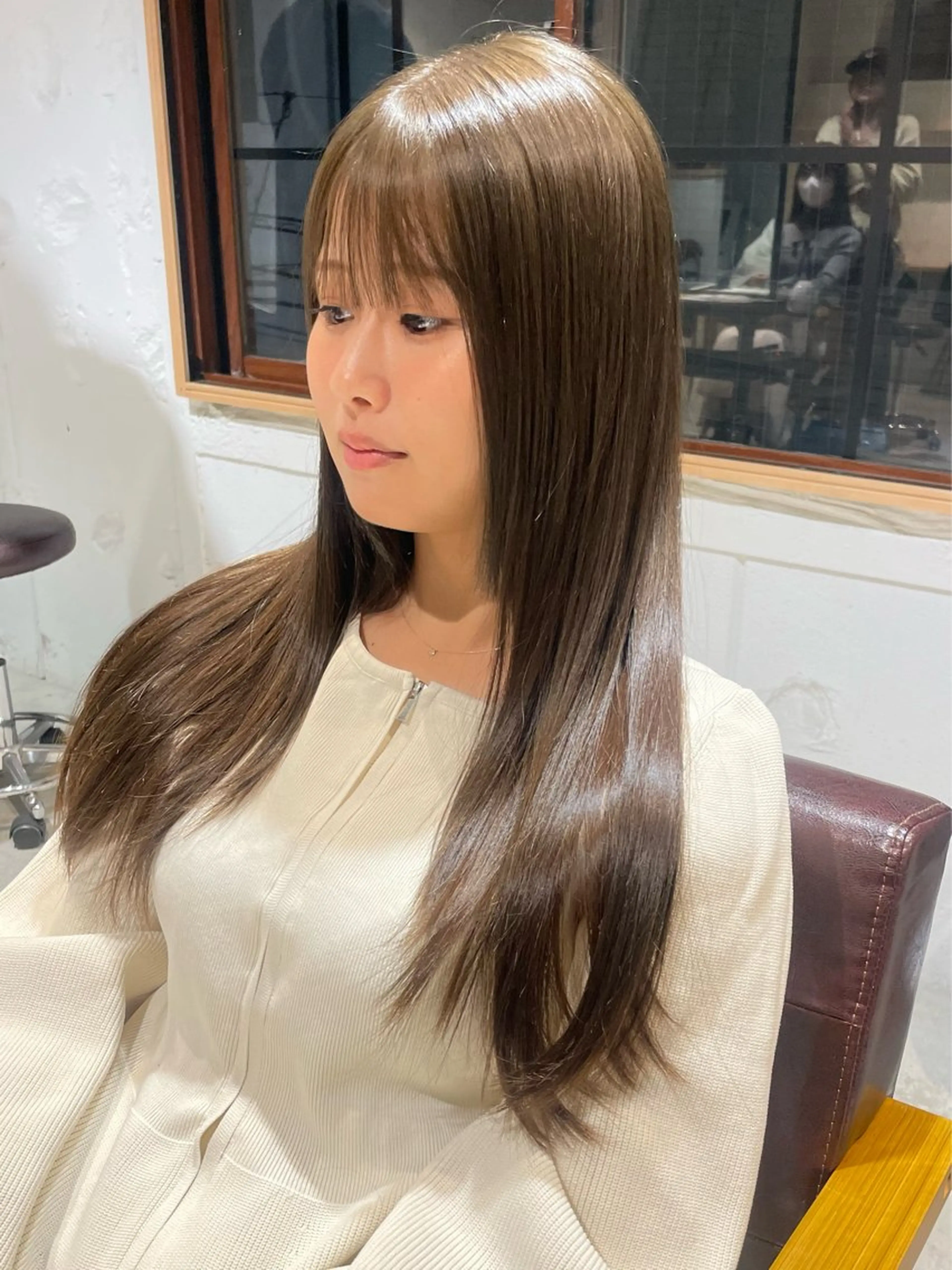 セミロング カラー ベージュカラー ブリーチ 透明感カラー ブリーチなしカラー オリーブベージュ ヘアカラー レイヤー×初 パーマ|hinakoのヘアスタイル