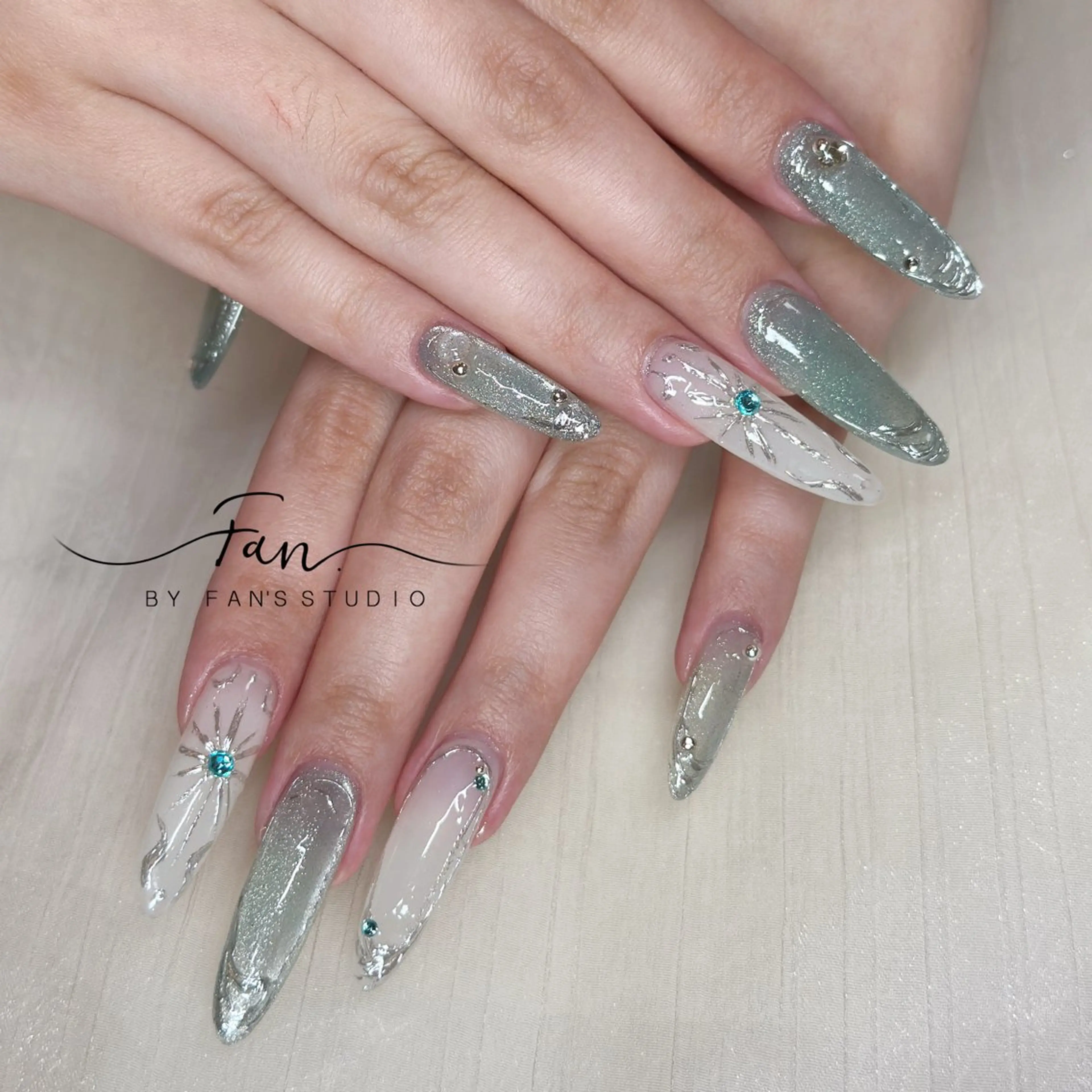 ネイル 🌻FAN'S STUDIO池袋🌻のネイルデザイン