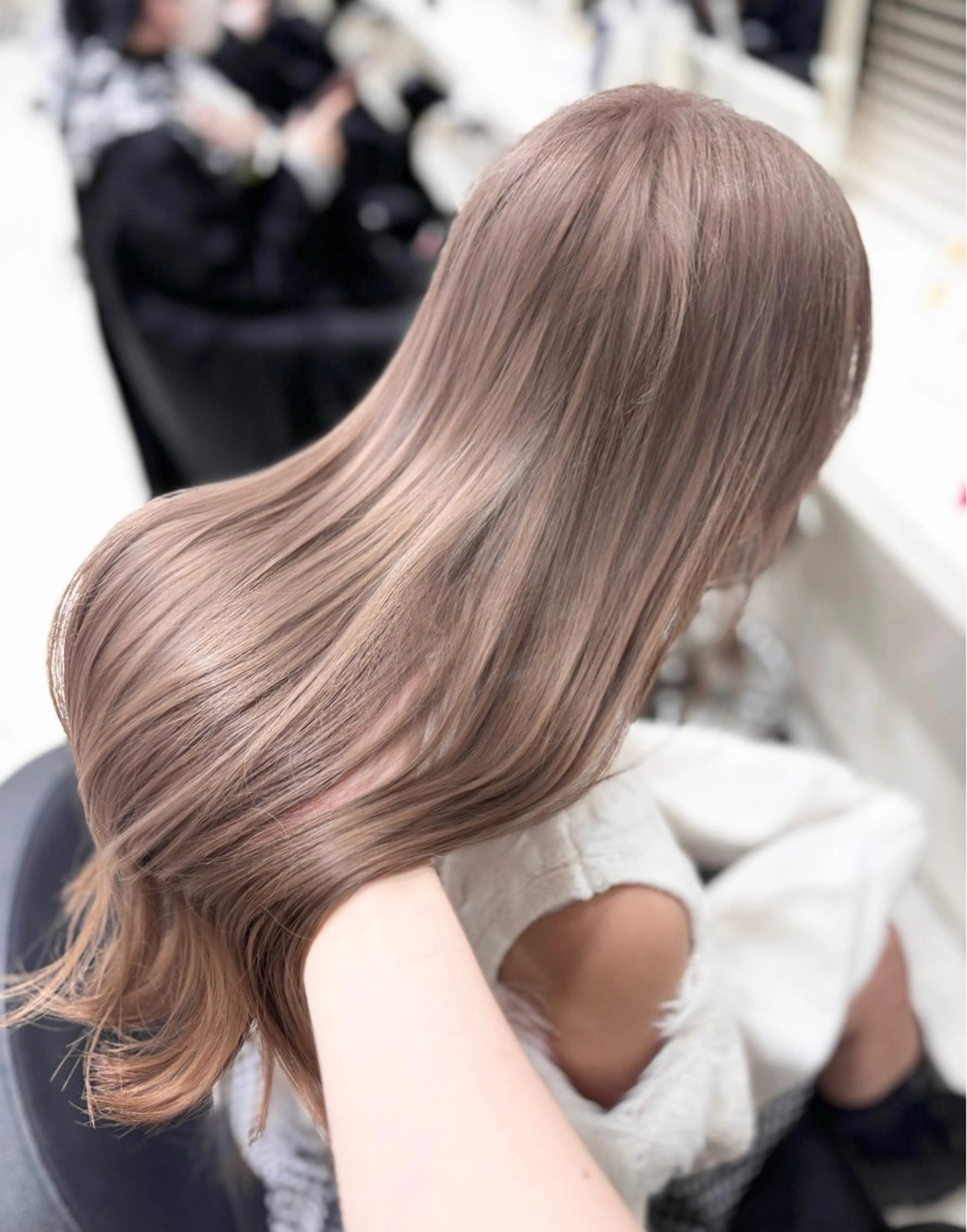 セミロング カラー ヘアカラー トリートメント ヘッドスパ ハイトーン/ベージュ デザイン/りくとのヘアスタイル