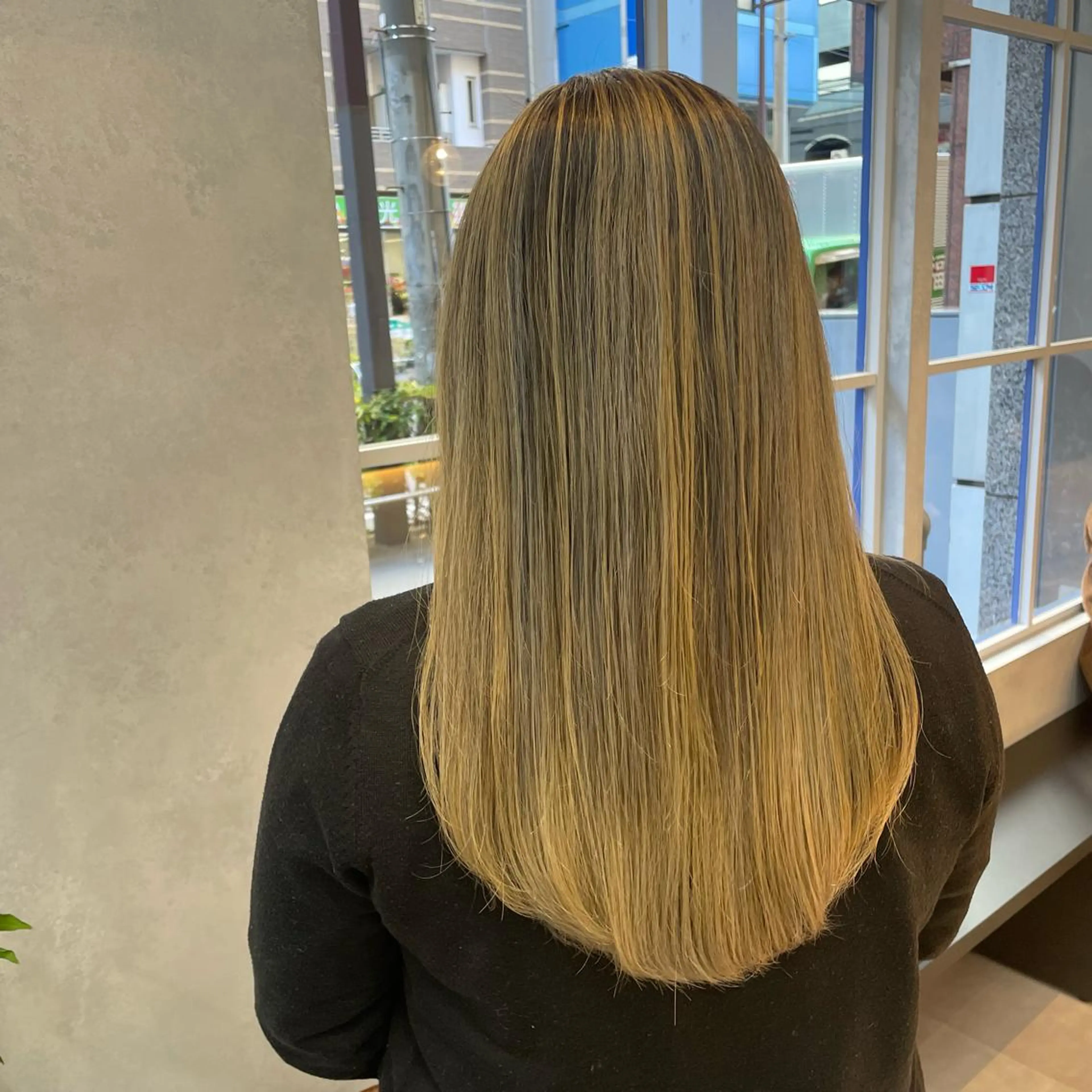 ✨外国人風✨白髪ぼかし🙆‍♀️デザインからー✨🐳🎀カット＋バレイヤージュ🎀🐳の写真