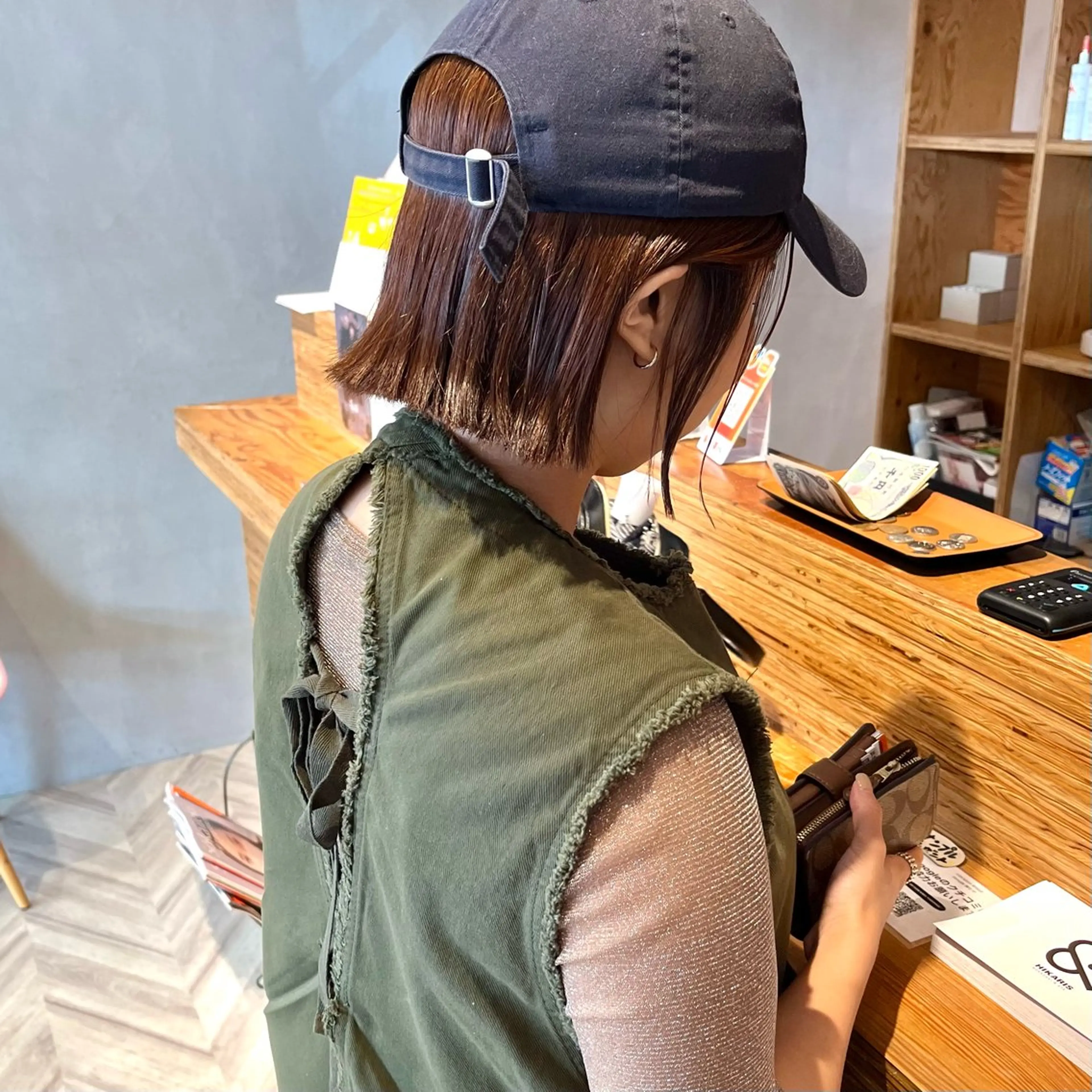 ショート 切りっぱなしボブ ボブ 外ハネヘア カット ヘアカラー トリートメント ボブ/透明感カラー /坂口恵梨子のヘアスタイル