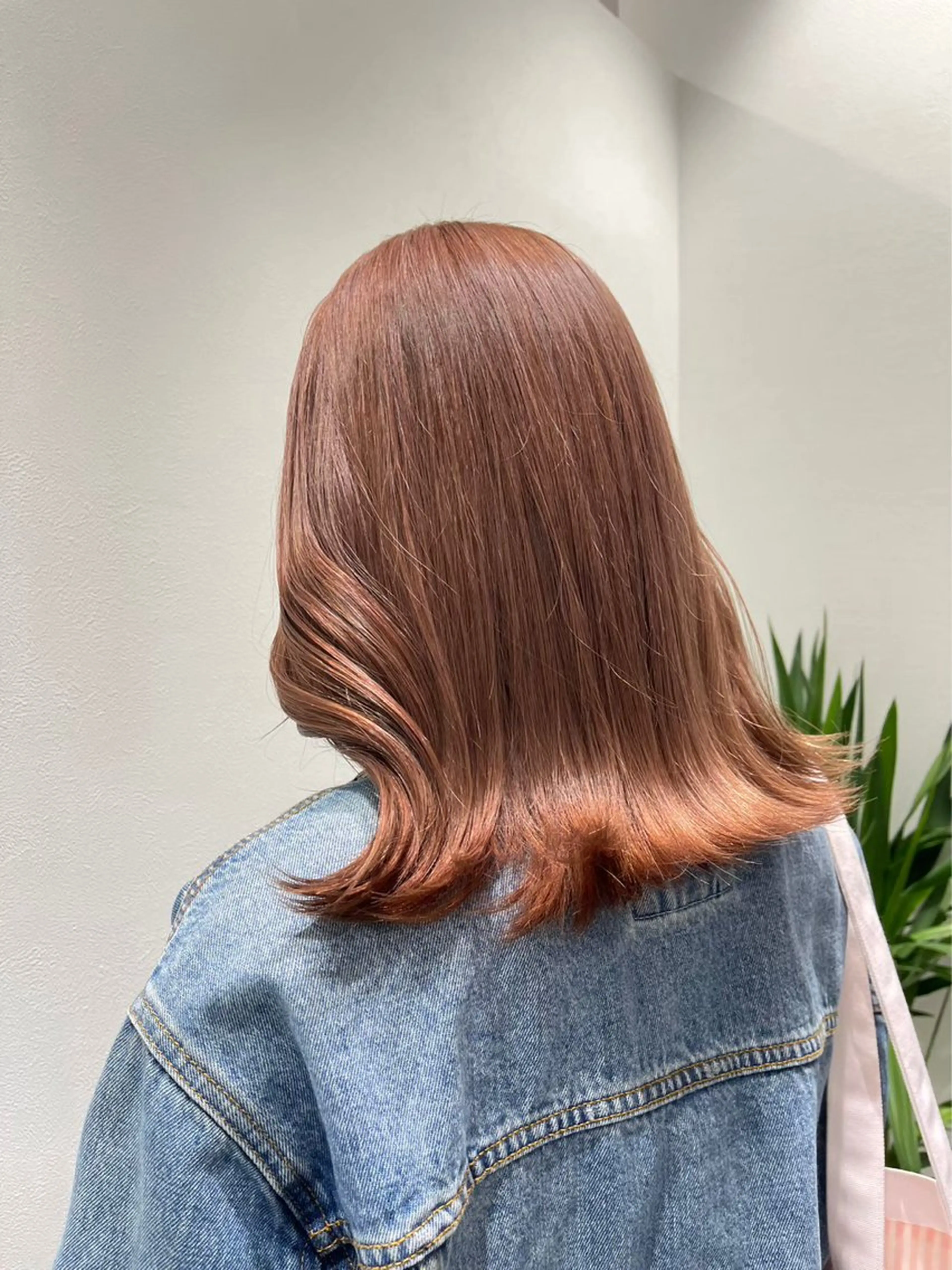 セミロング カラー ヘアアレンジ 🫧モテる💗ダメー ジレスハイトーン🫧のヘアスタイル