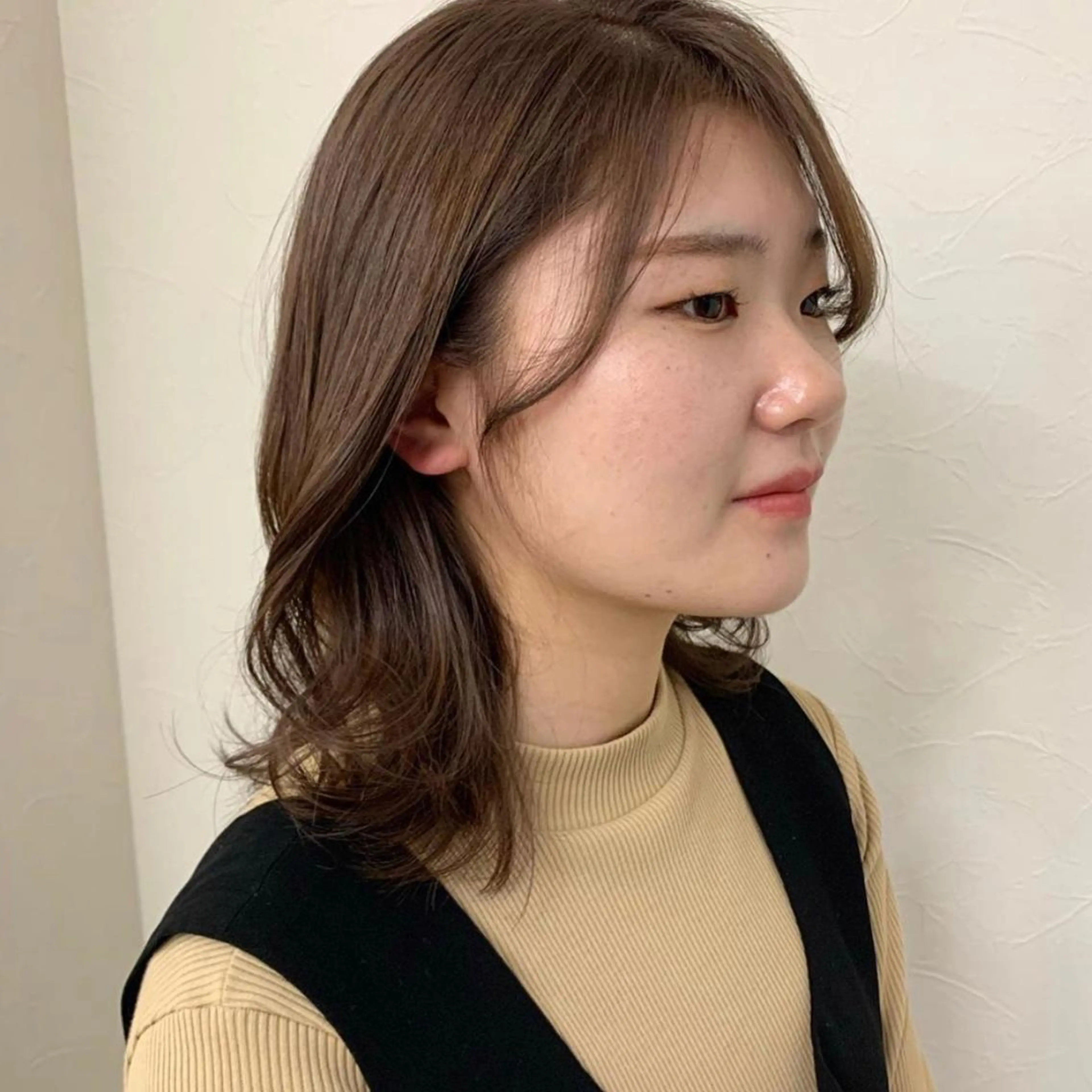 ミディアム カラー ヘアアレンジ ブラウンカラー チョコレートブラウン 眉毛ワックス konomiの眉毛・アイブロウイメージ