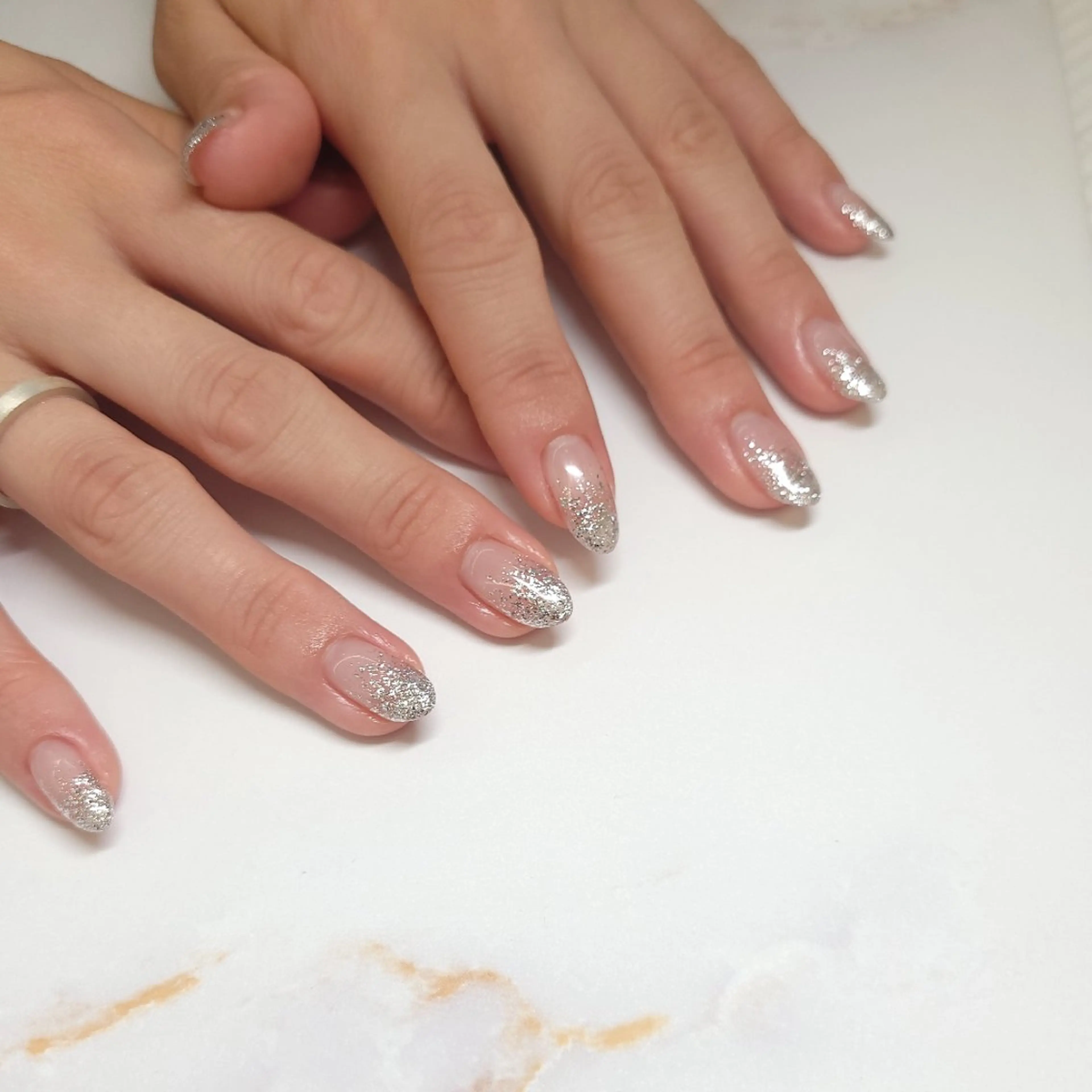 ネイル ジェルネイル グラデーション ラメ(グリッター) ラメグラデーション パラジェル WHITELY みどりのネイルデザイン