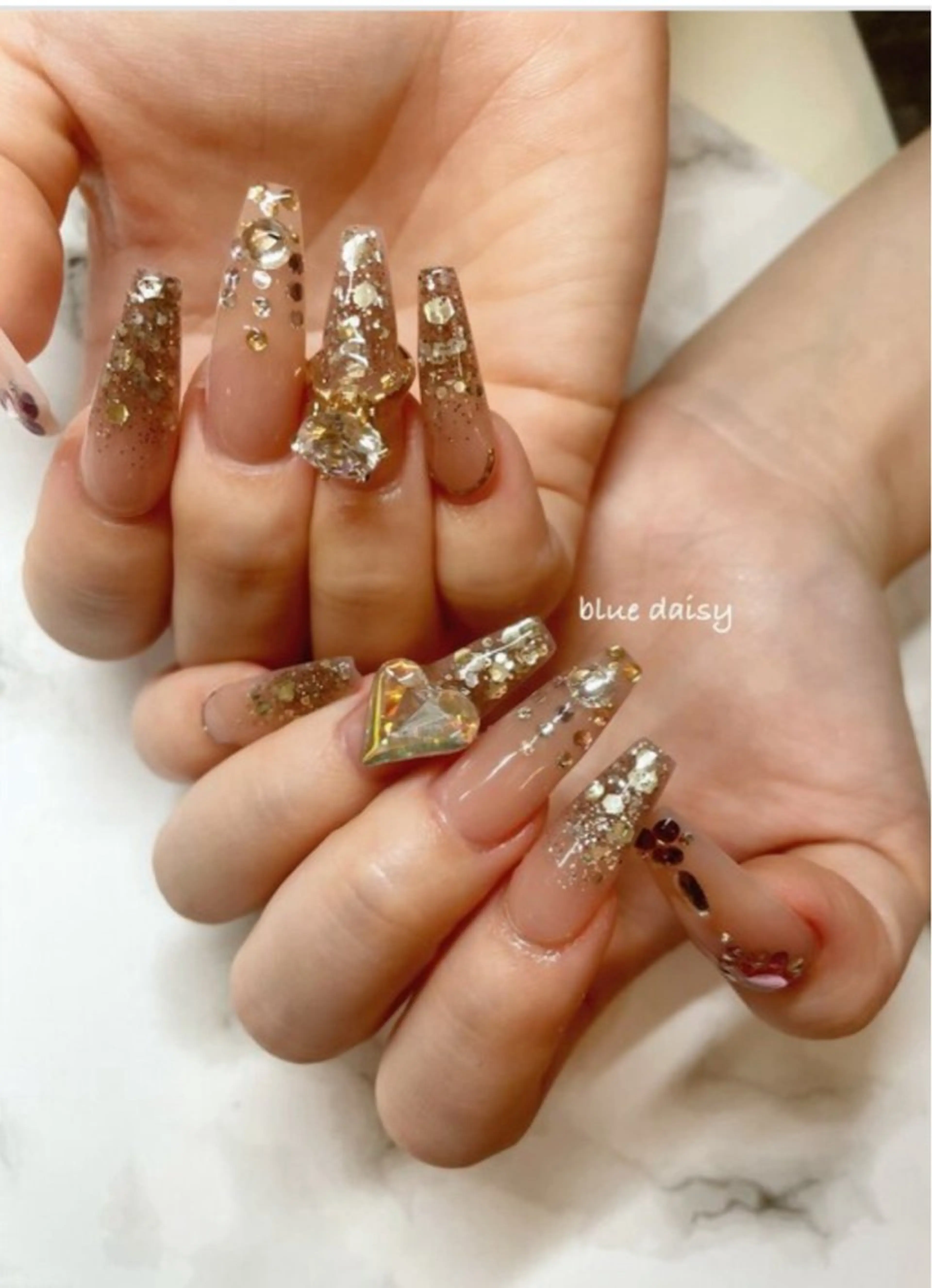 ネイル ロングネイル ハンドネイル Blue daisy 栄本店のネイルデザイン
