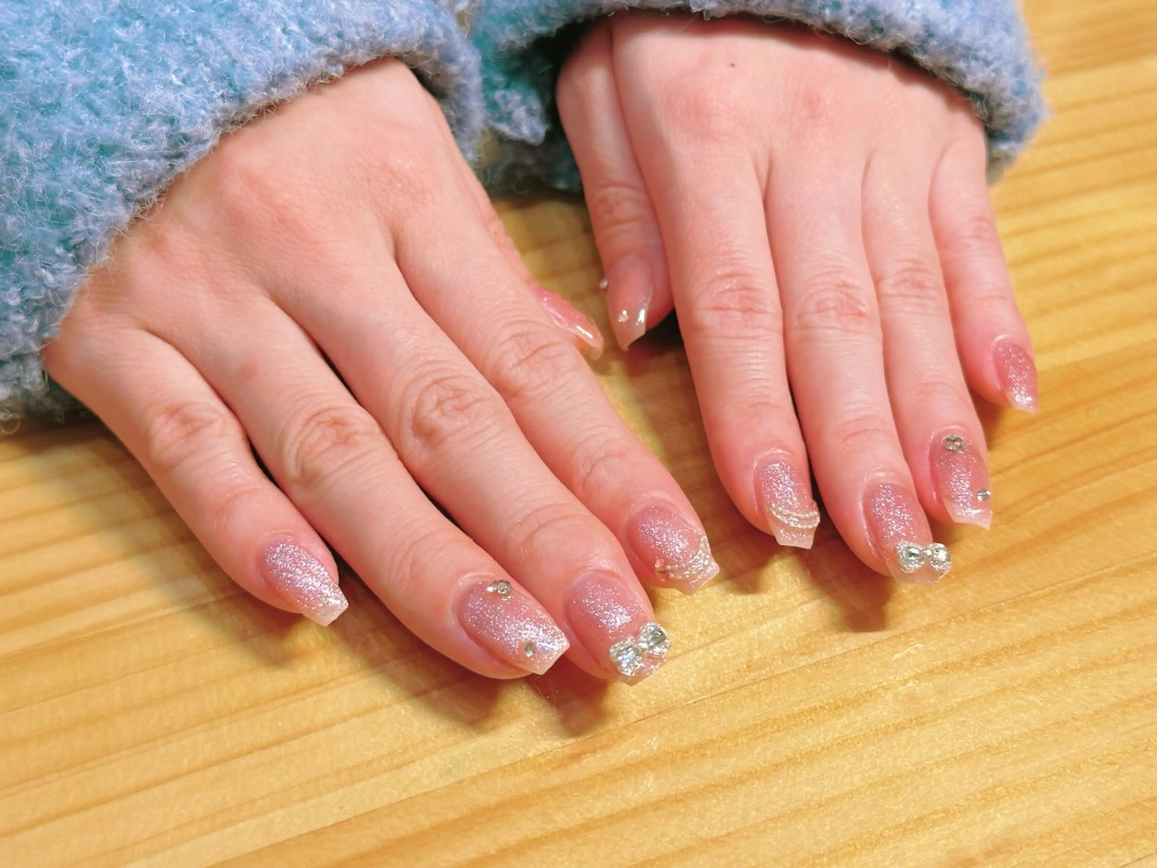 ショート ハンドネイル Peachy 🍑のネイルデザイン