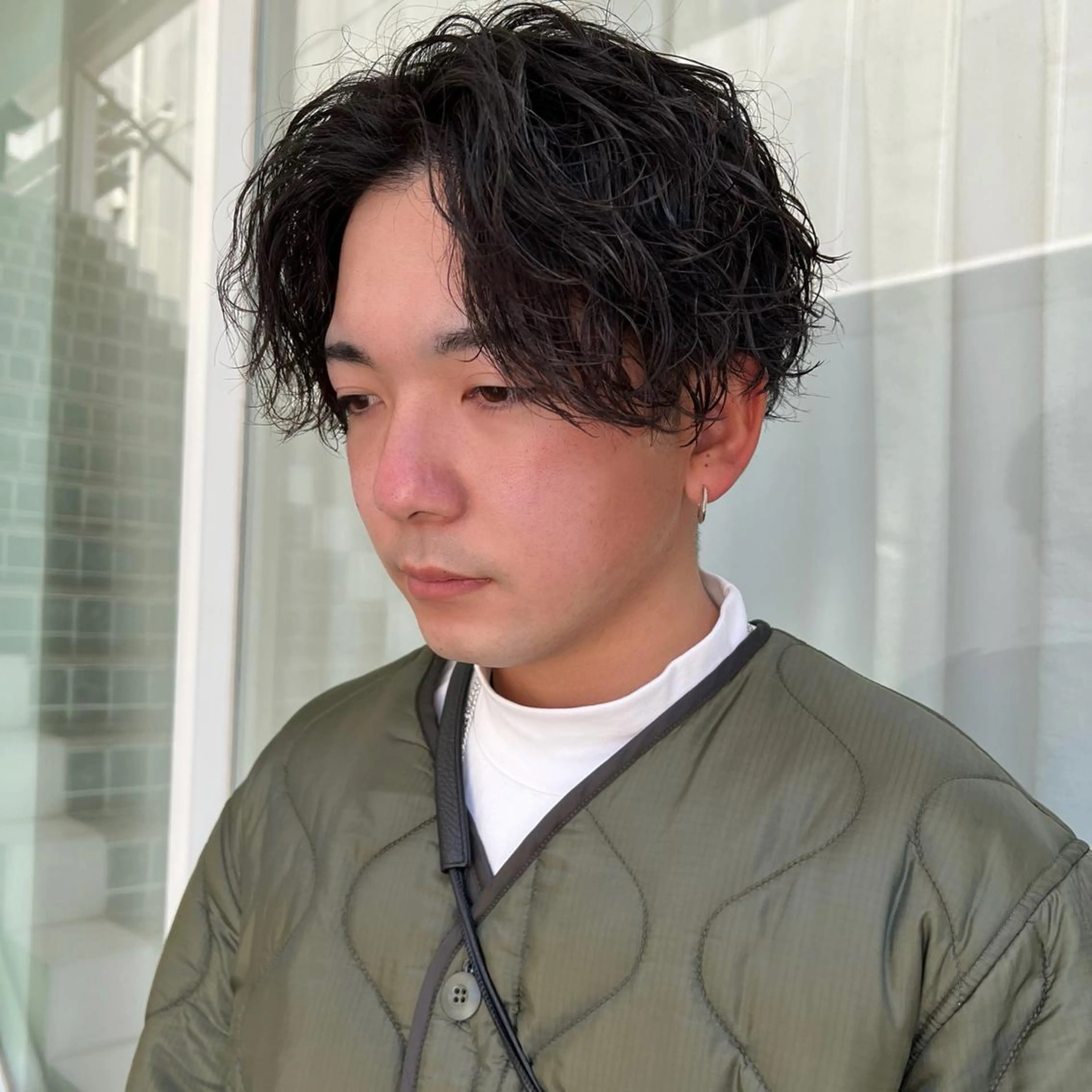 パーマ メンズ メンズハイトーン カルマパーマ メンズ韓国風 マッシュウルフ マッシュ マンツーマン×半個室 まちだきょうすけのヘアスタイル