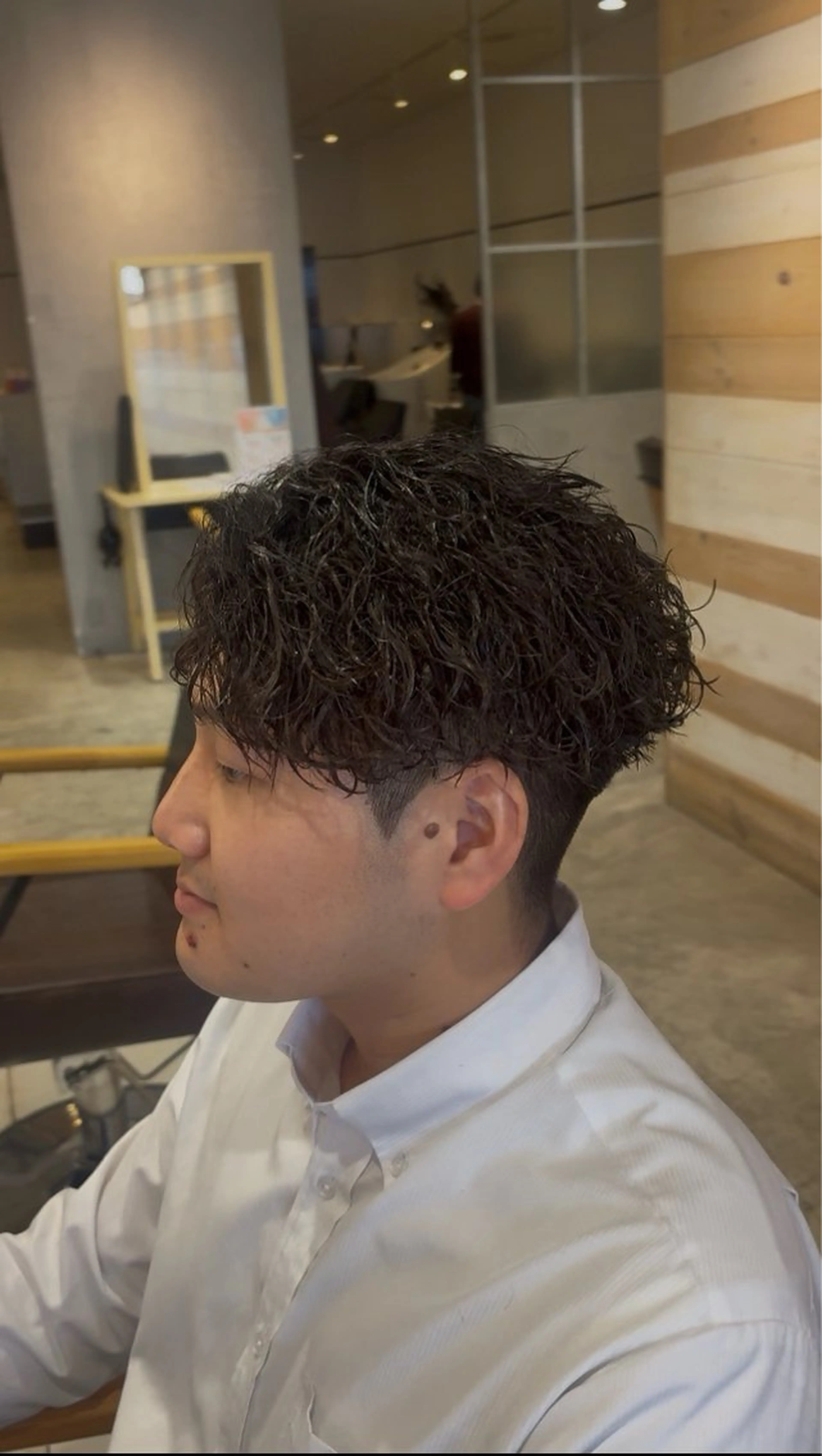 パーマ メンズ センターパート メンズパーマ ツイストスパイラルパーマ スパイラルパーマ カット パーマ 阿世賀 隆太のヘアスタイル