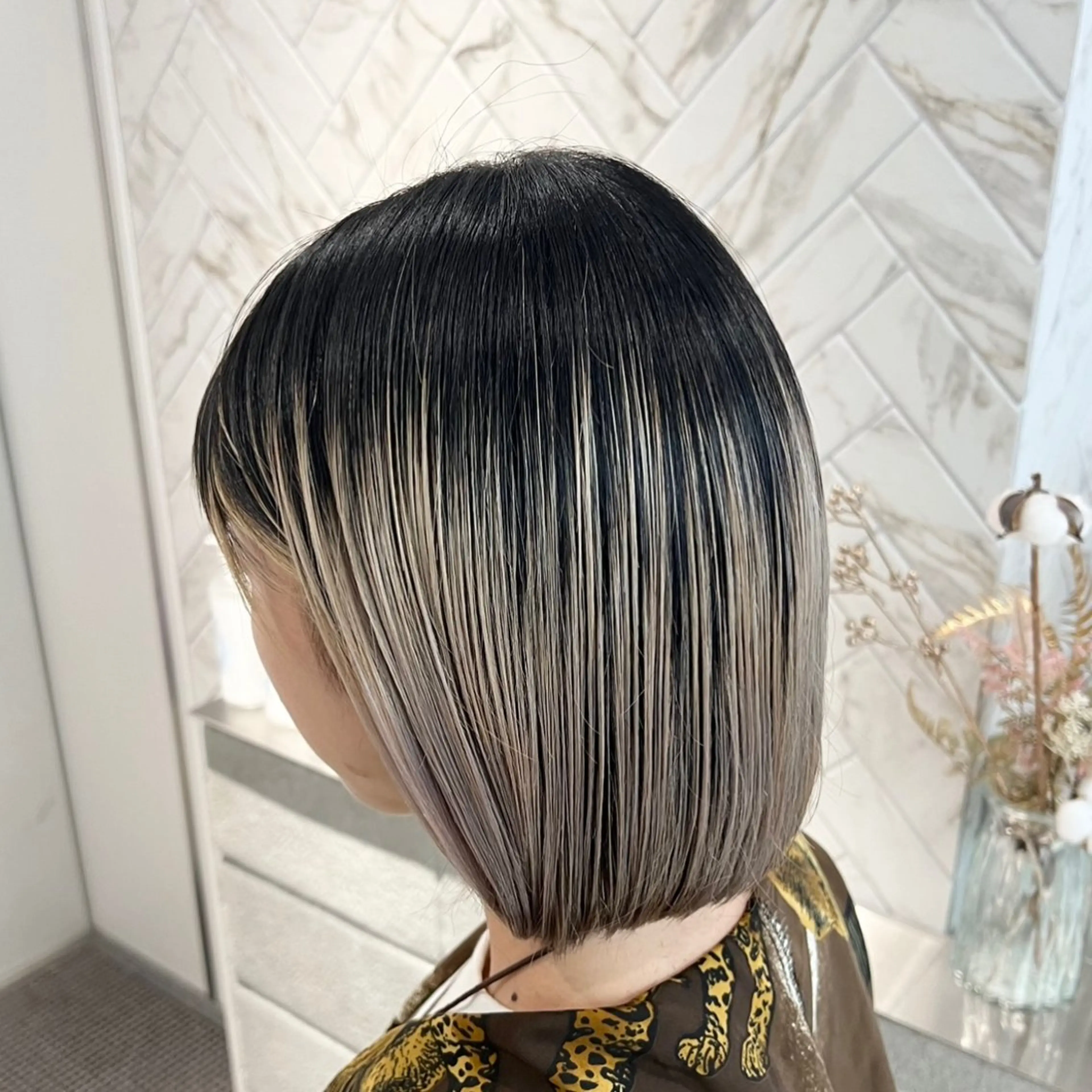 ショート カラー ヘアカラー トリートメント 艶ハイトーン🔆 ️️️安座間 希のヘアスタイル