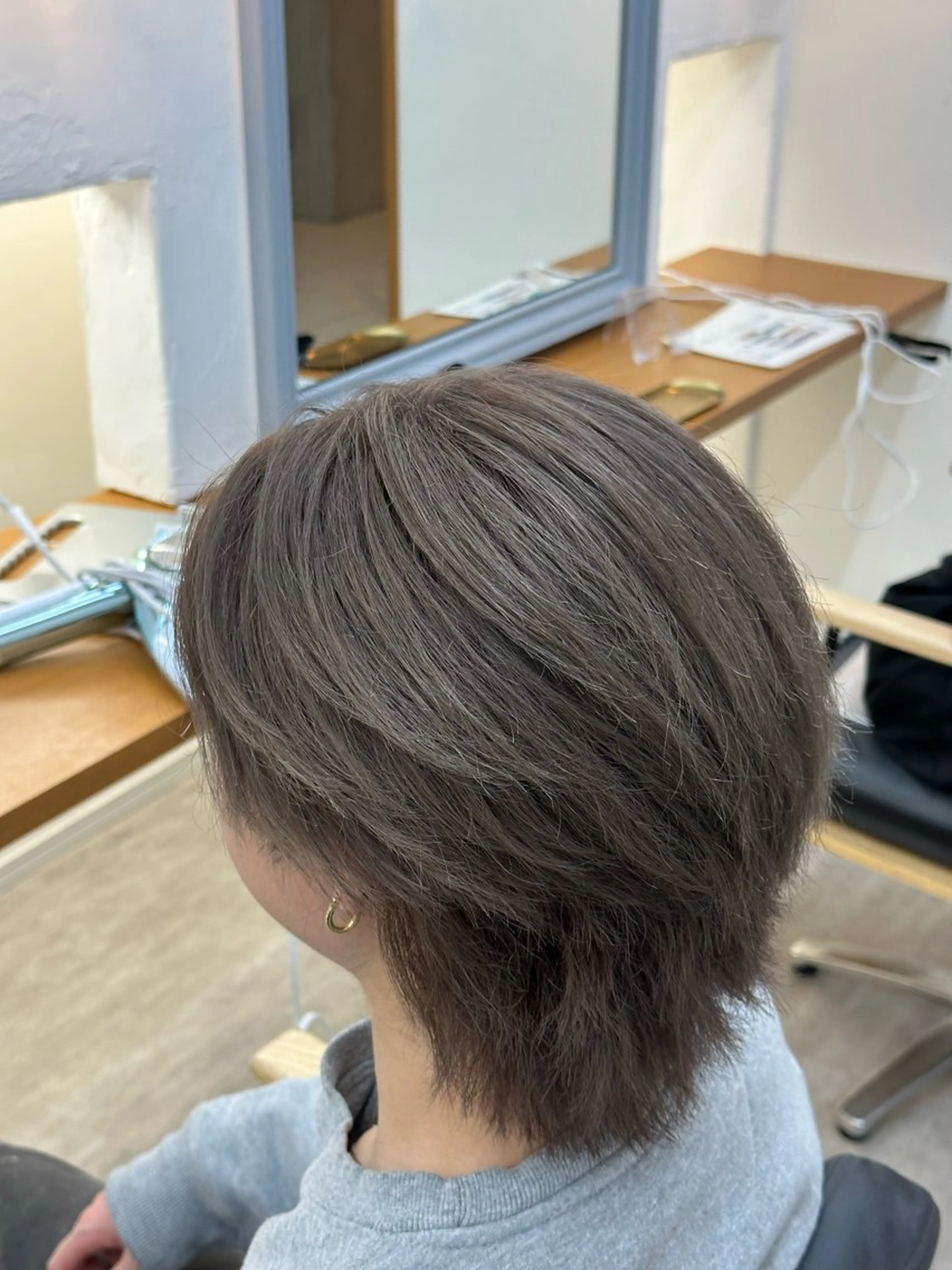 カラー ブリーチ グレージュ 佐古 遼太のヘアスタイル