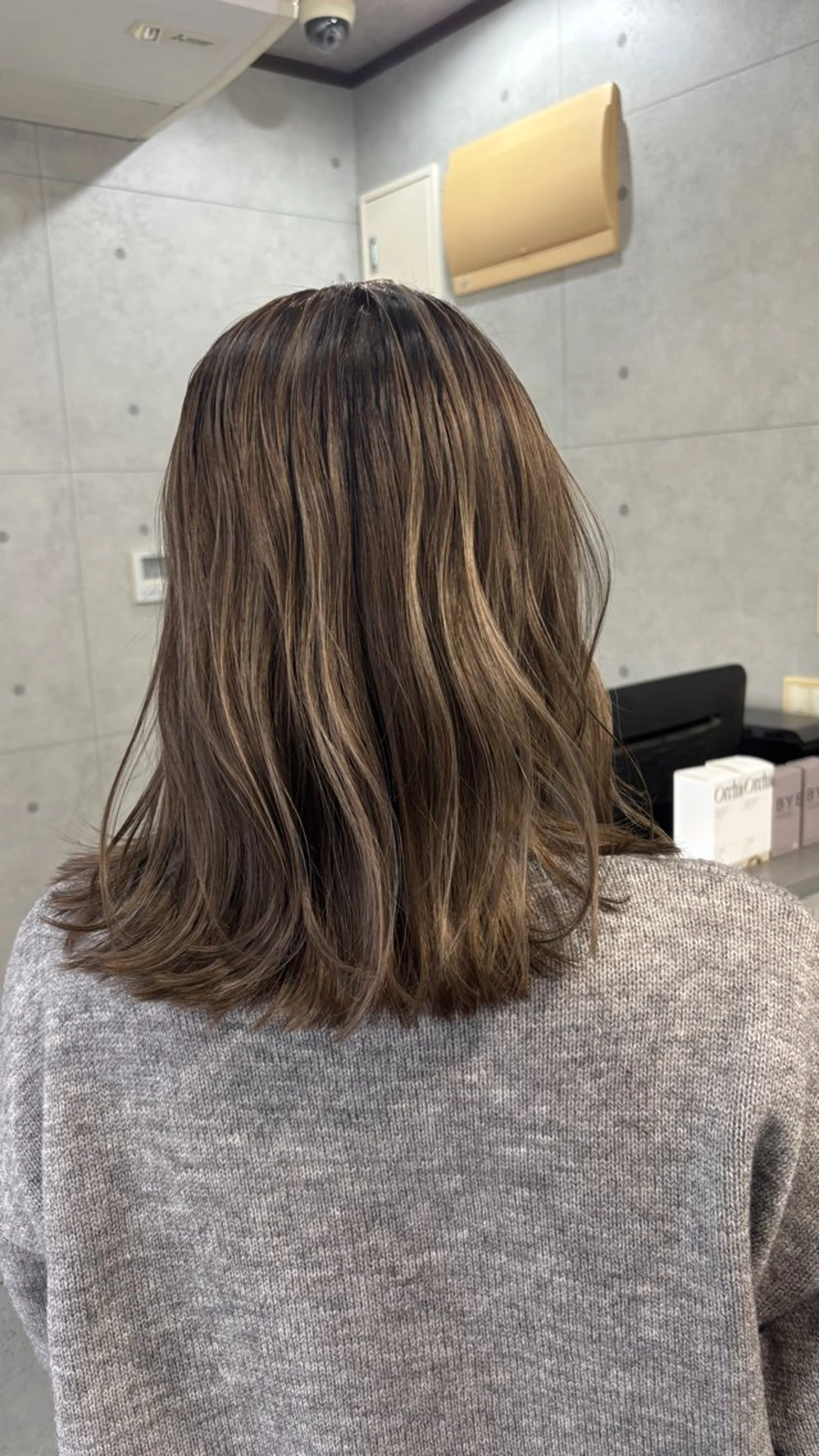 ミディアム ショートボブ ボブ ハイライト 髪質改善 レイヤーカット カット ヘアカラー REVE美容室 REVEマツエクのヘアスタイル