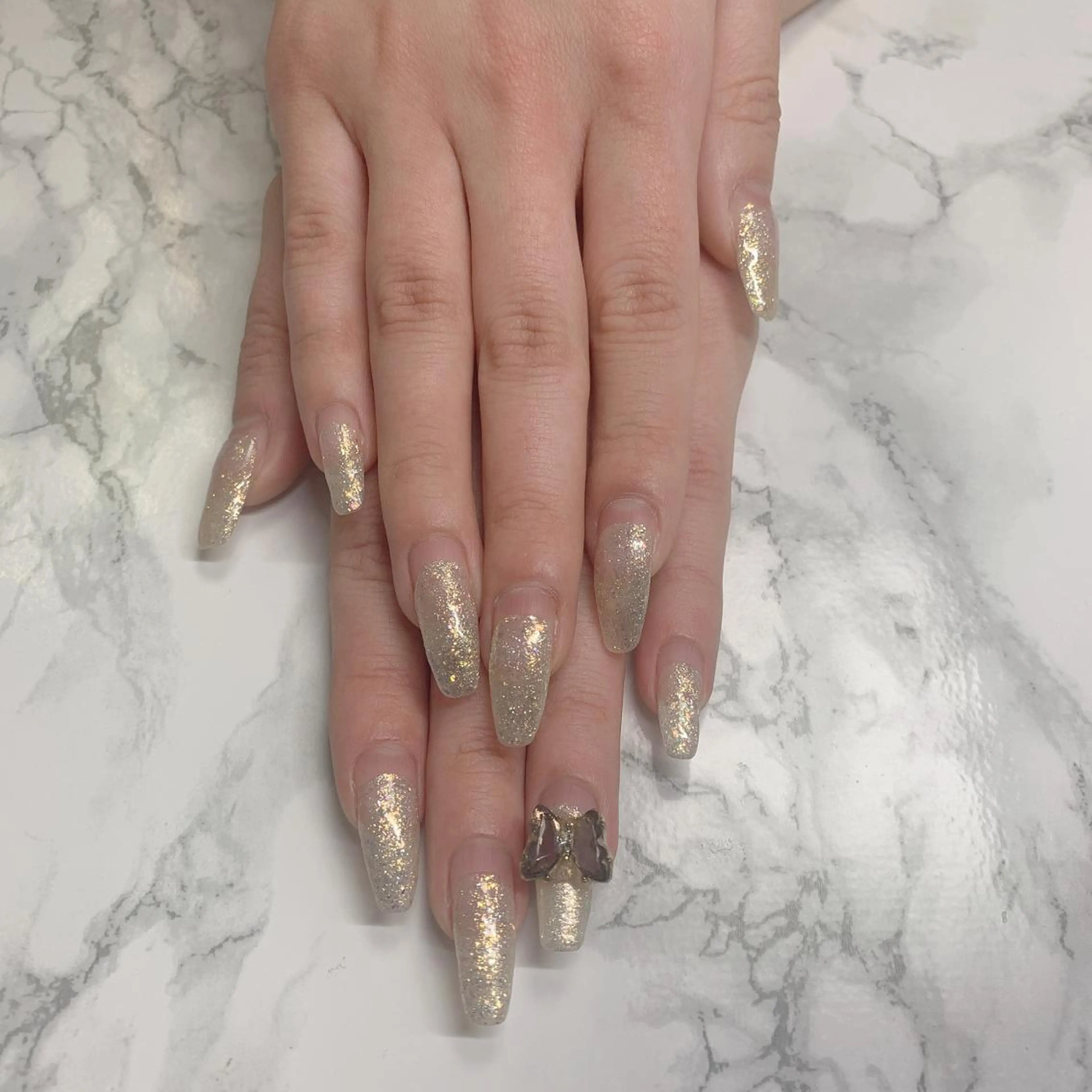 ネイル はな💎ネイル ワンホン、長さ出しのネイルデザイン