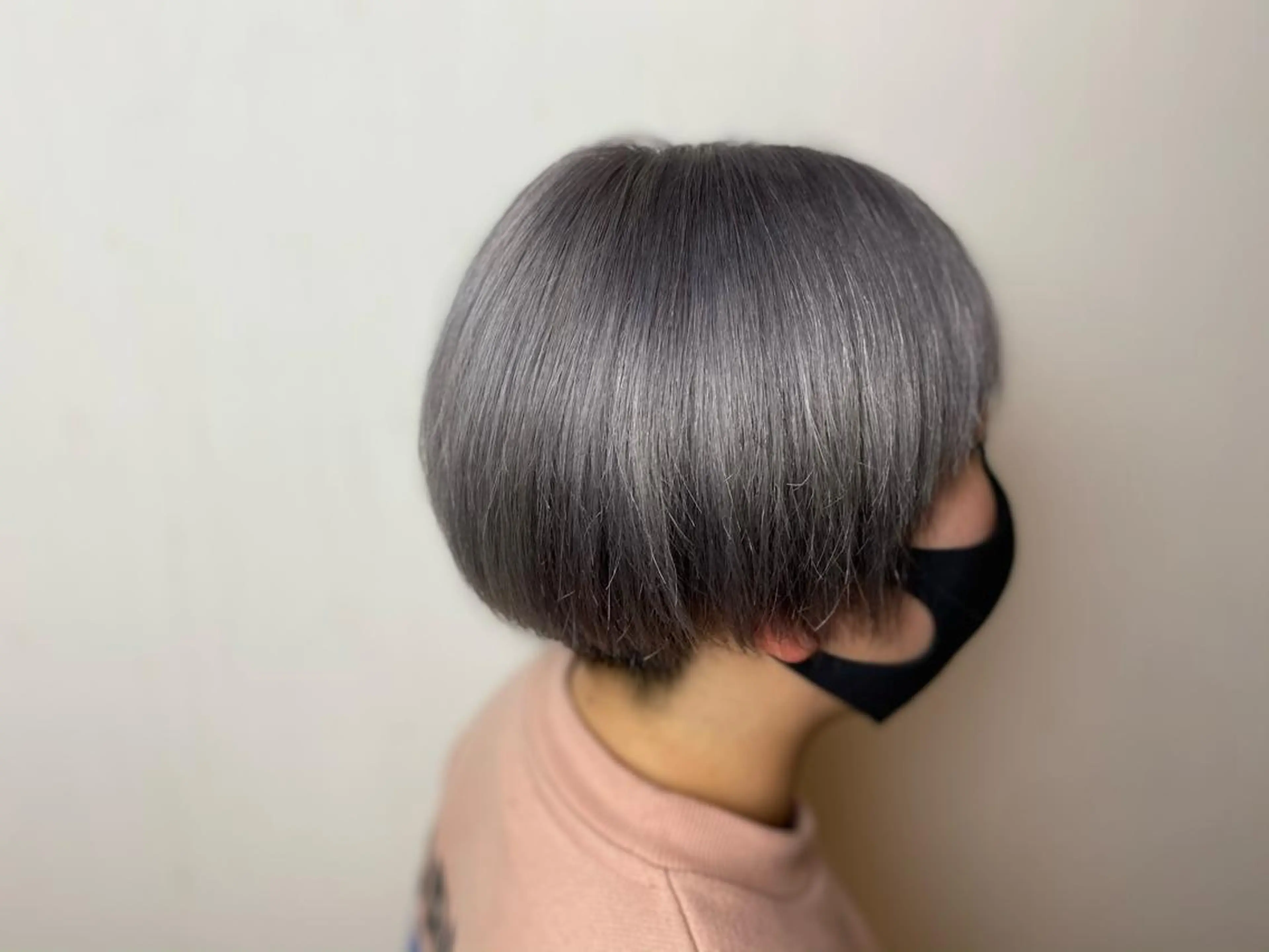 ショート カラー シルバー ハラ ルイスのヘアスタイル