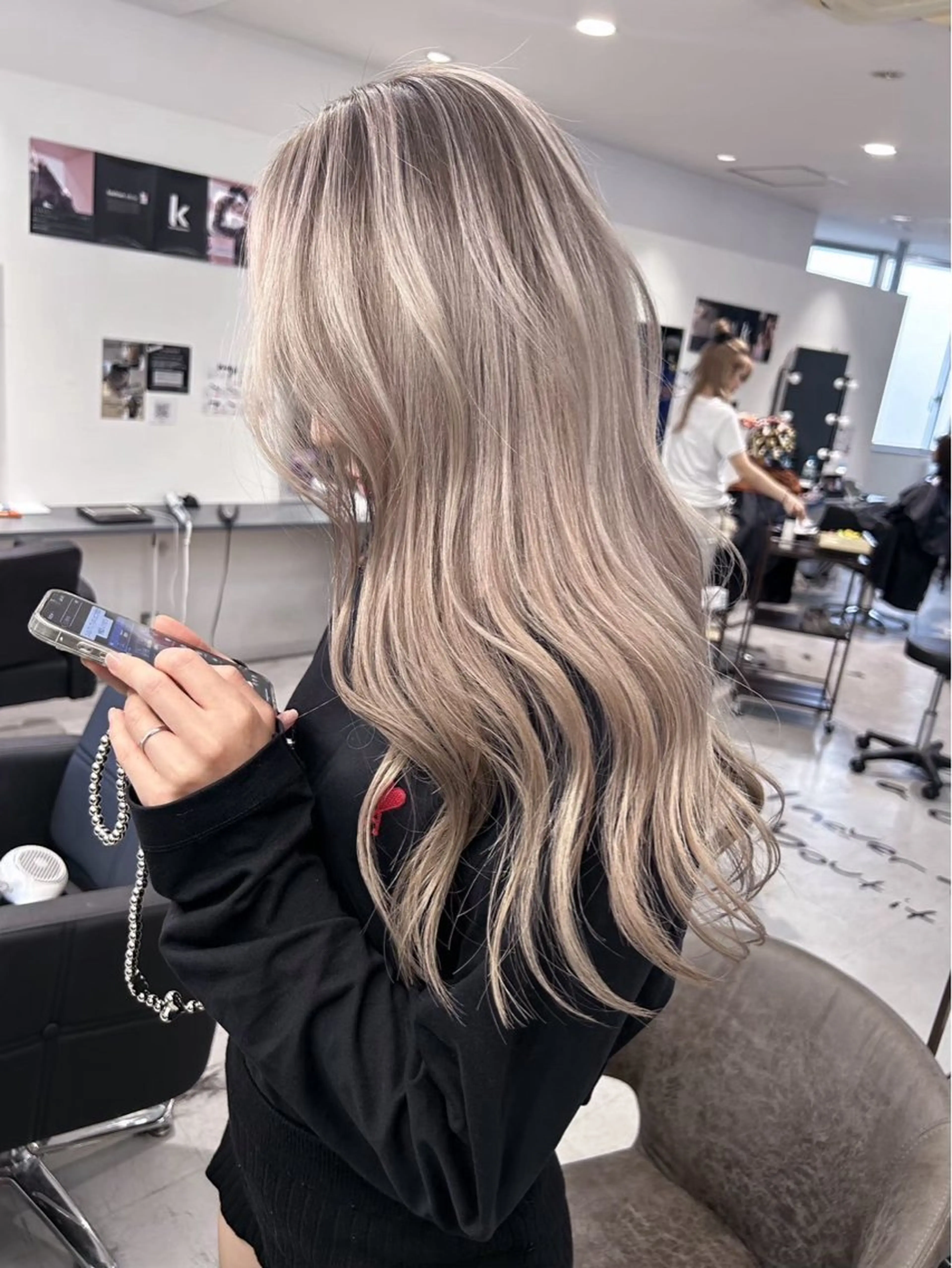ロング カラー 林 奏音のヘアスタイル
