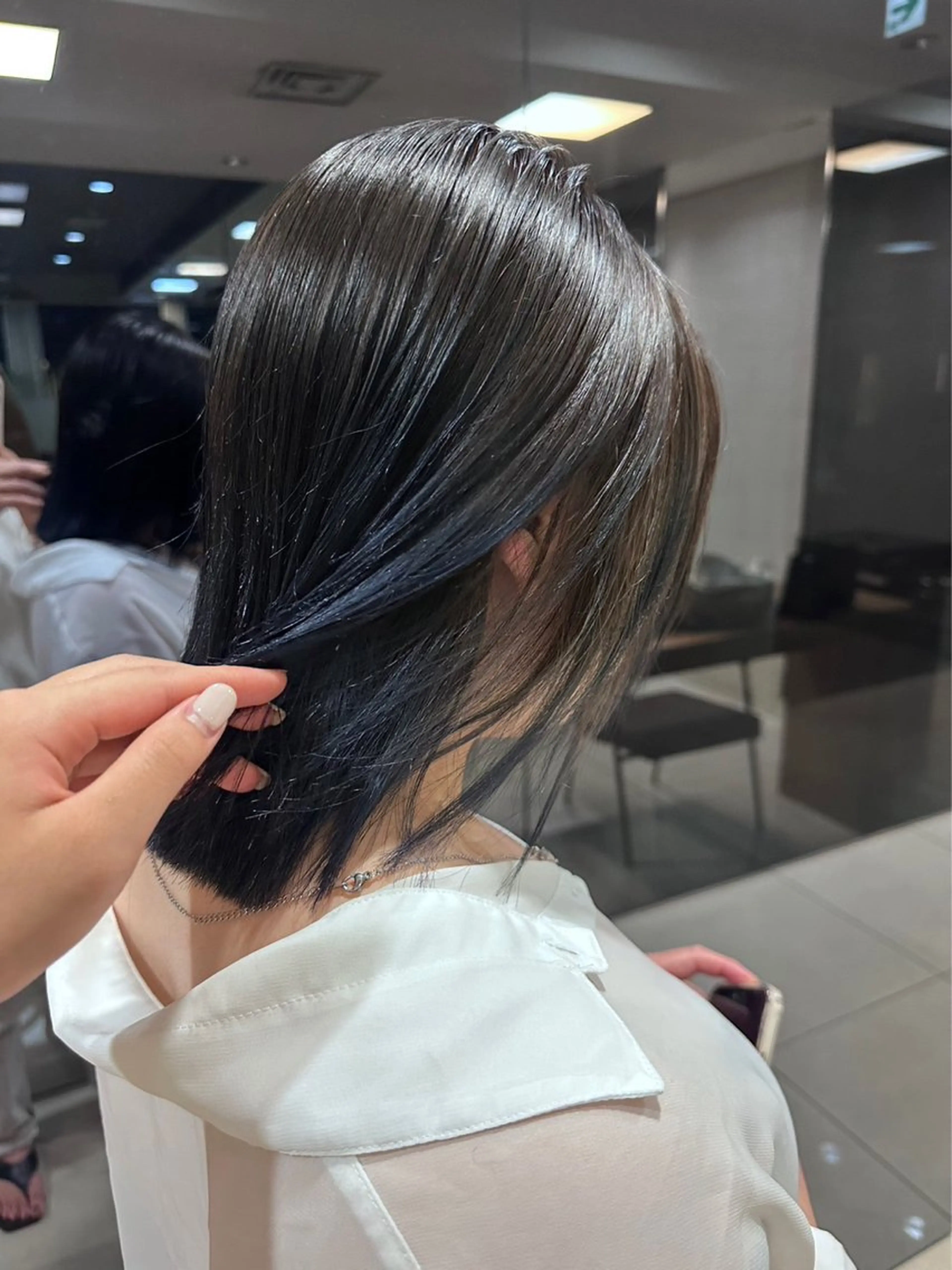 ミディアム カラー ハイトーン/レイヤー 似合わせ・ユキノのヘアスタイル