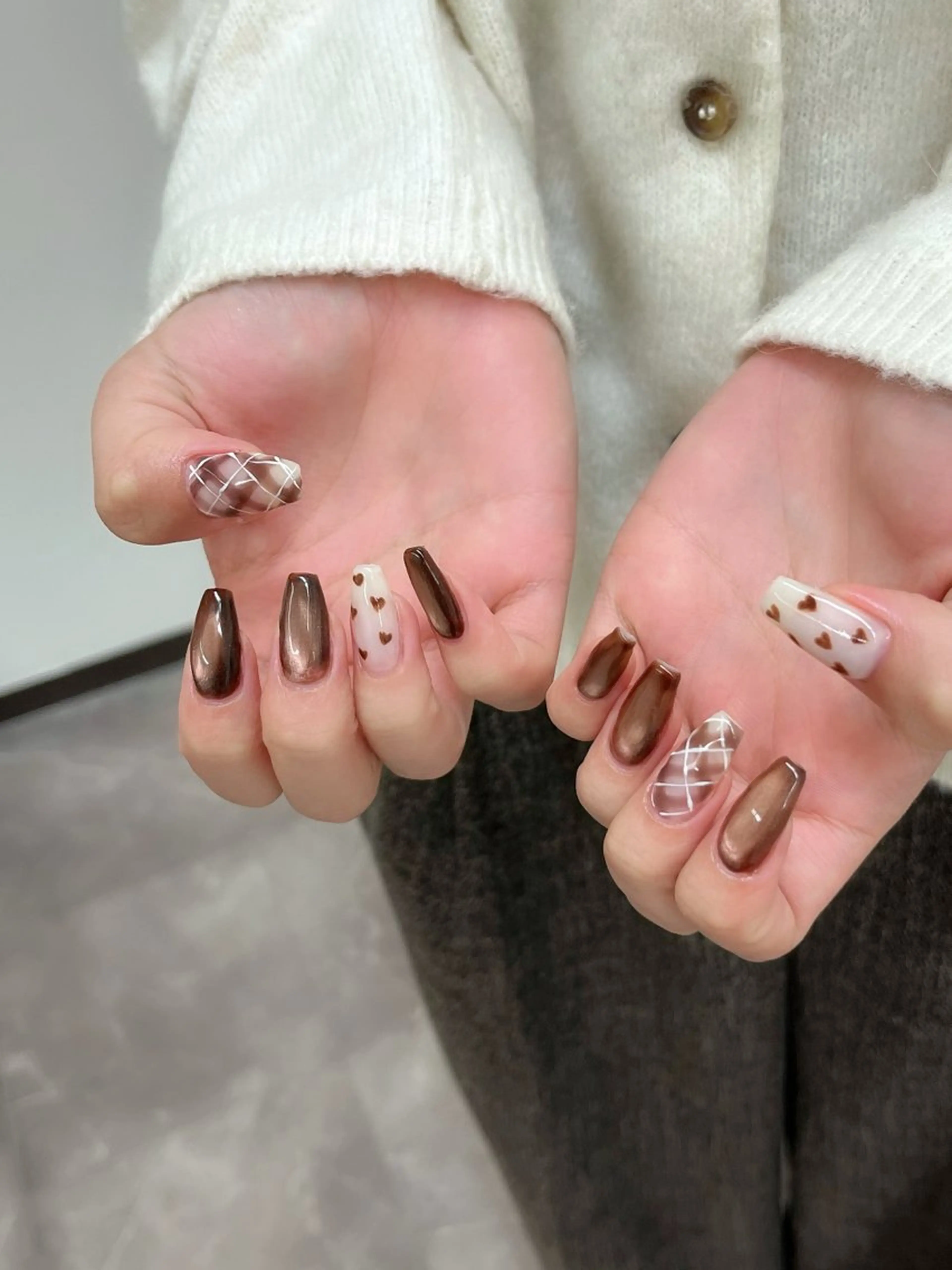 ネイル アートネイル ブラウン ハート マグネットネイル 冬ネイル ハンドネイル chai 上本町 sakuraのネイルデザイン