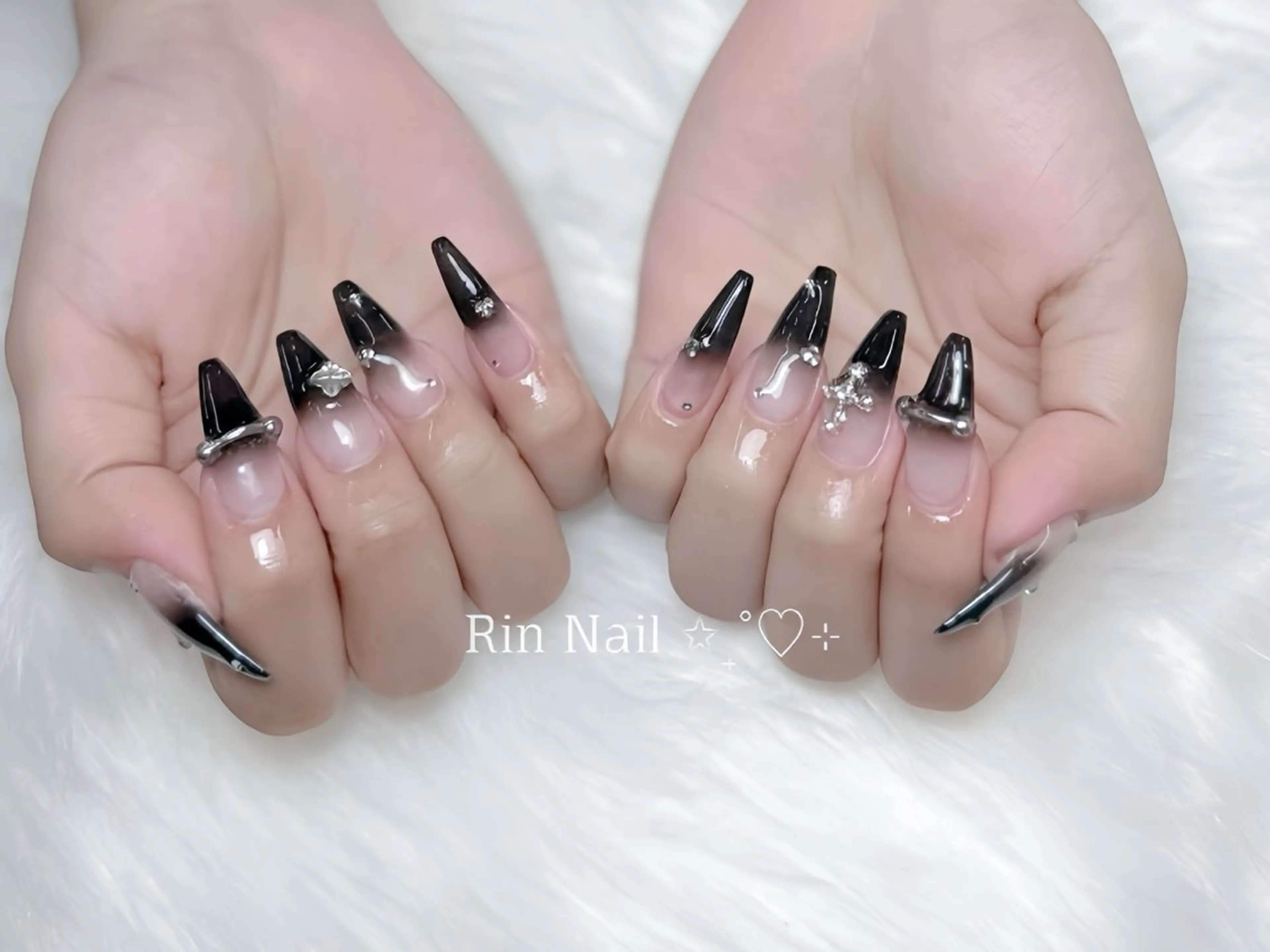 ネイル オーロラネイル チークネイル 桜ネイル クリアネイル ドット ハンドネイル Rin Nail 新大久保店のネイルデザイン