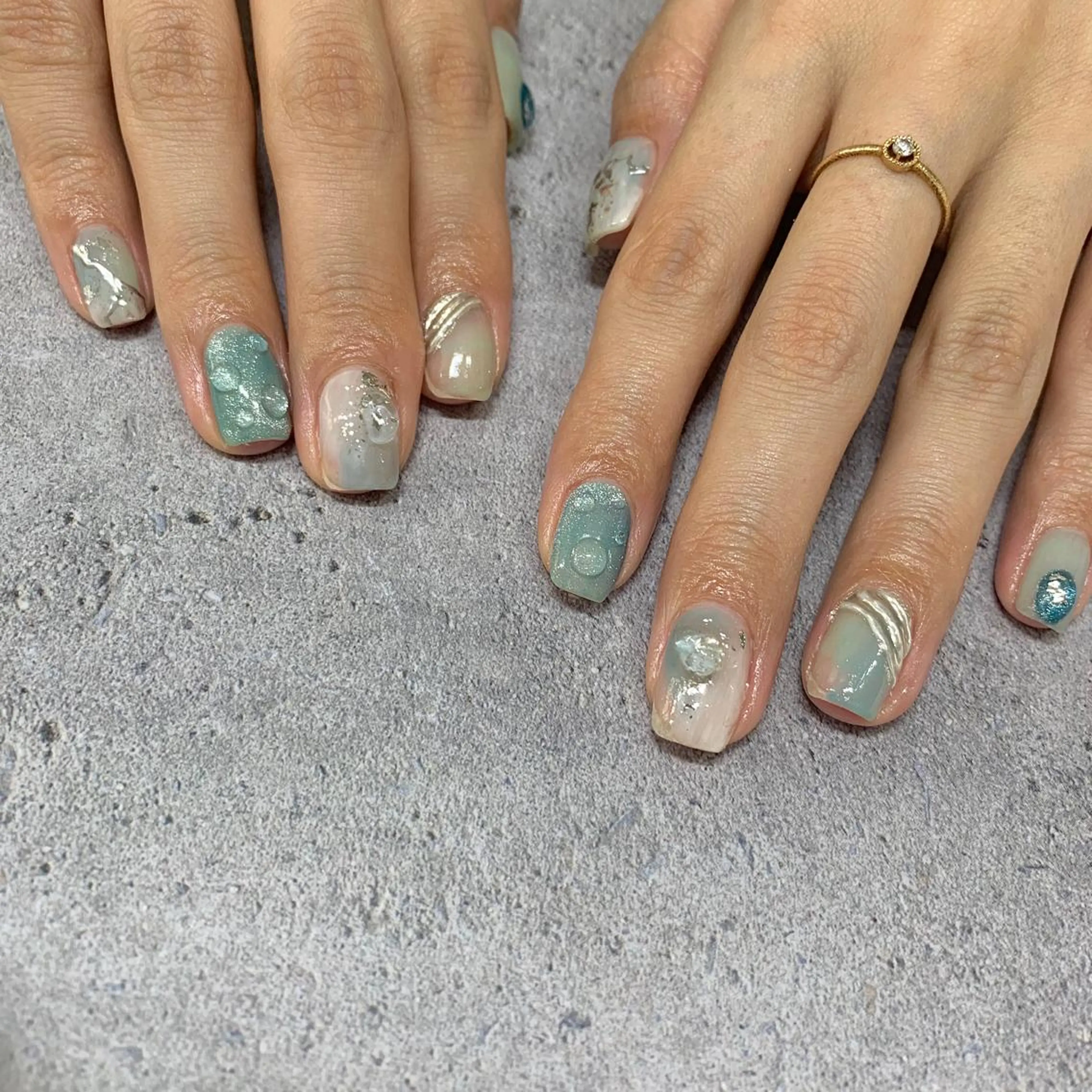 ネイル マグネットネイル ニュアンスネイル 山田 真里のネイルデザイン