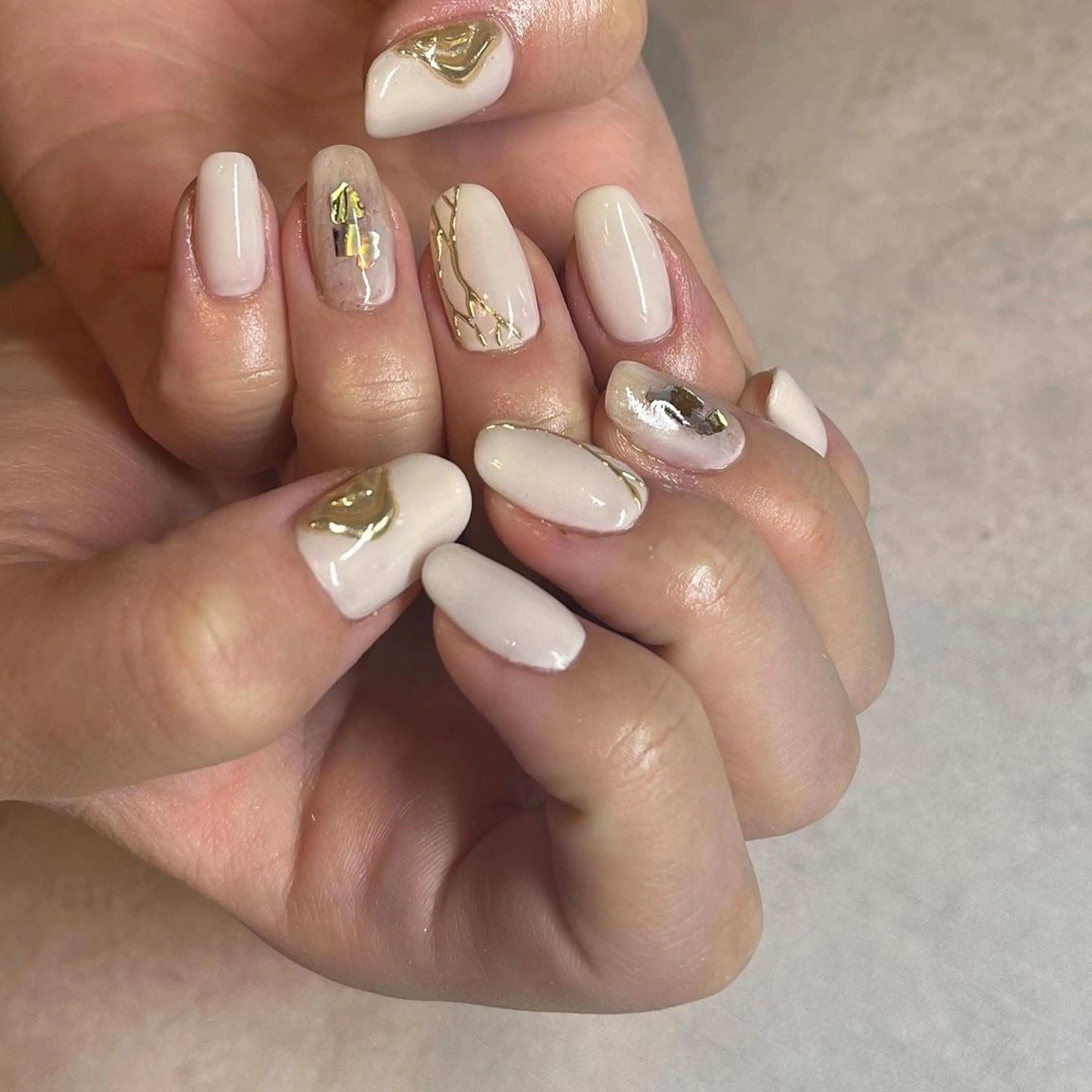 ネイル ミラーネイル ホワイト フリーランス¨̮⃝ ネイリストOKADAのネイルデザイン