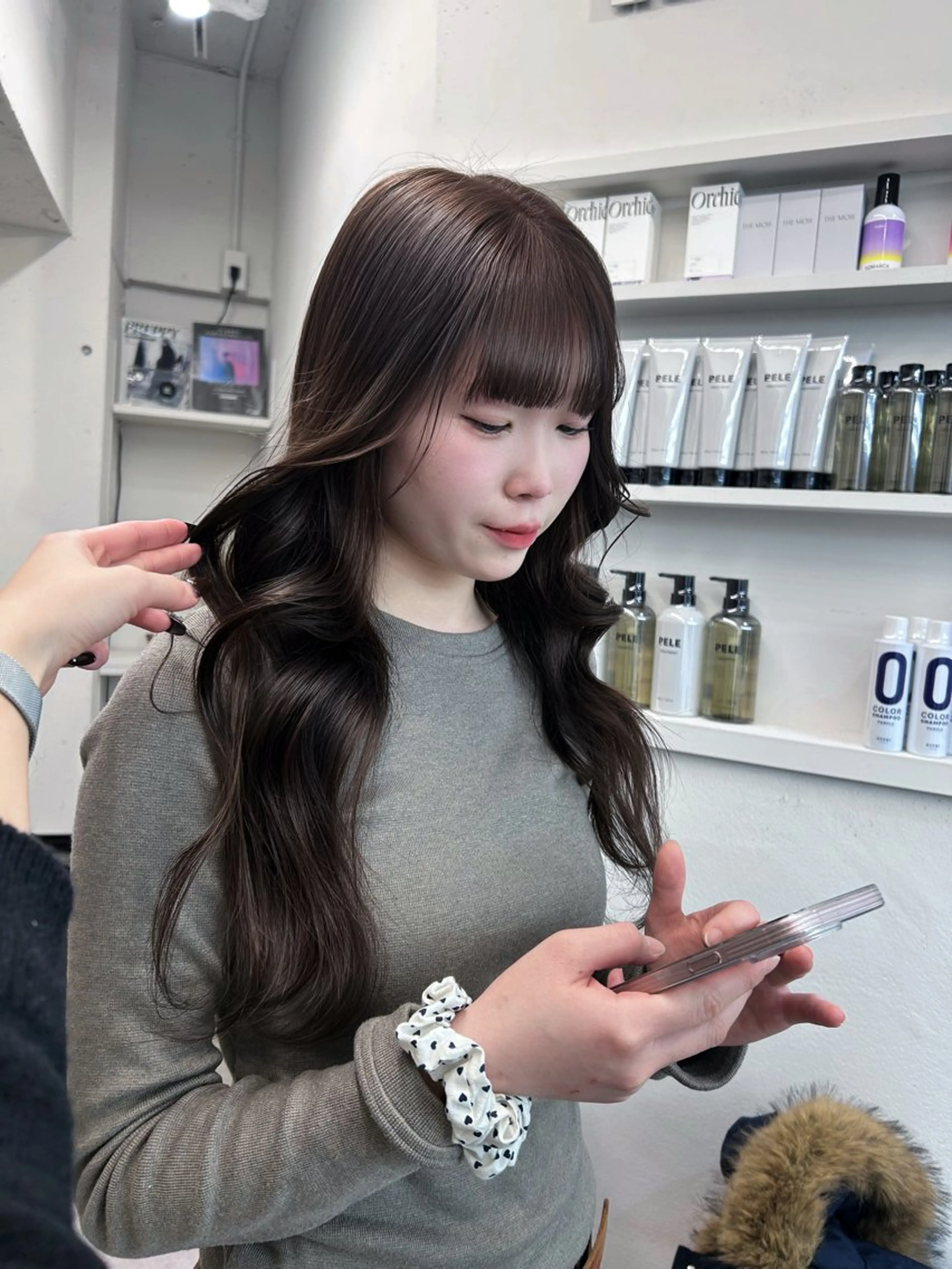 ロング カラー ブルーカラー ボルドーカラー ブラウンカラー ヘーゼル レッドカラー ヘアカラー トリートメント PELE所属・💍透明感 💖艶ミルクティーのヘアスタイル