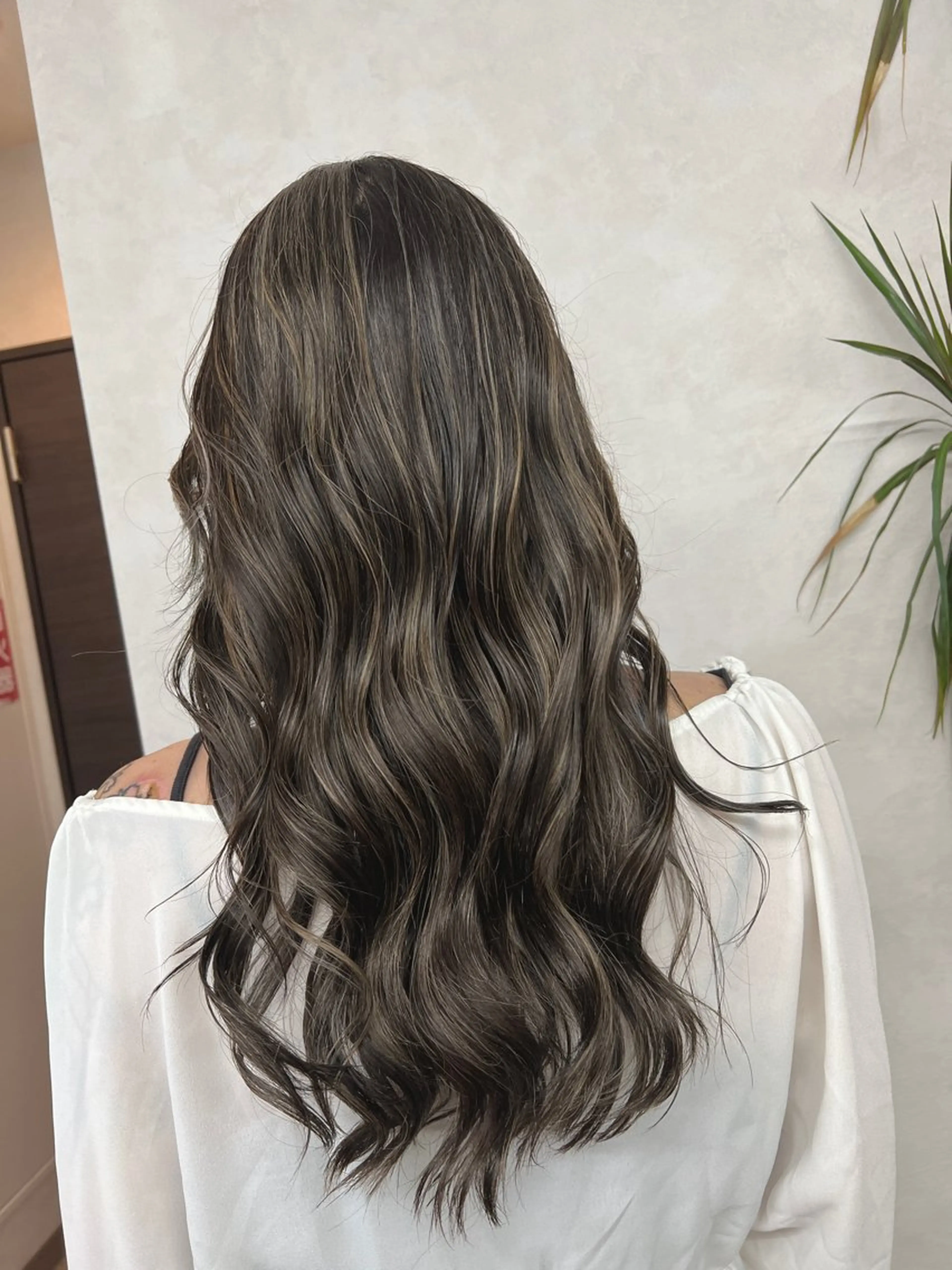 ロング ハイライト 髪質改善 レイヤーカット トリートメント カット ヘアカラー SALOWIN横浜suite店所属・🌷かわばた めい🌷のヘアスタイル