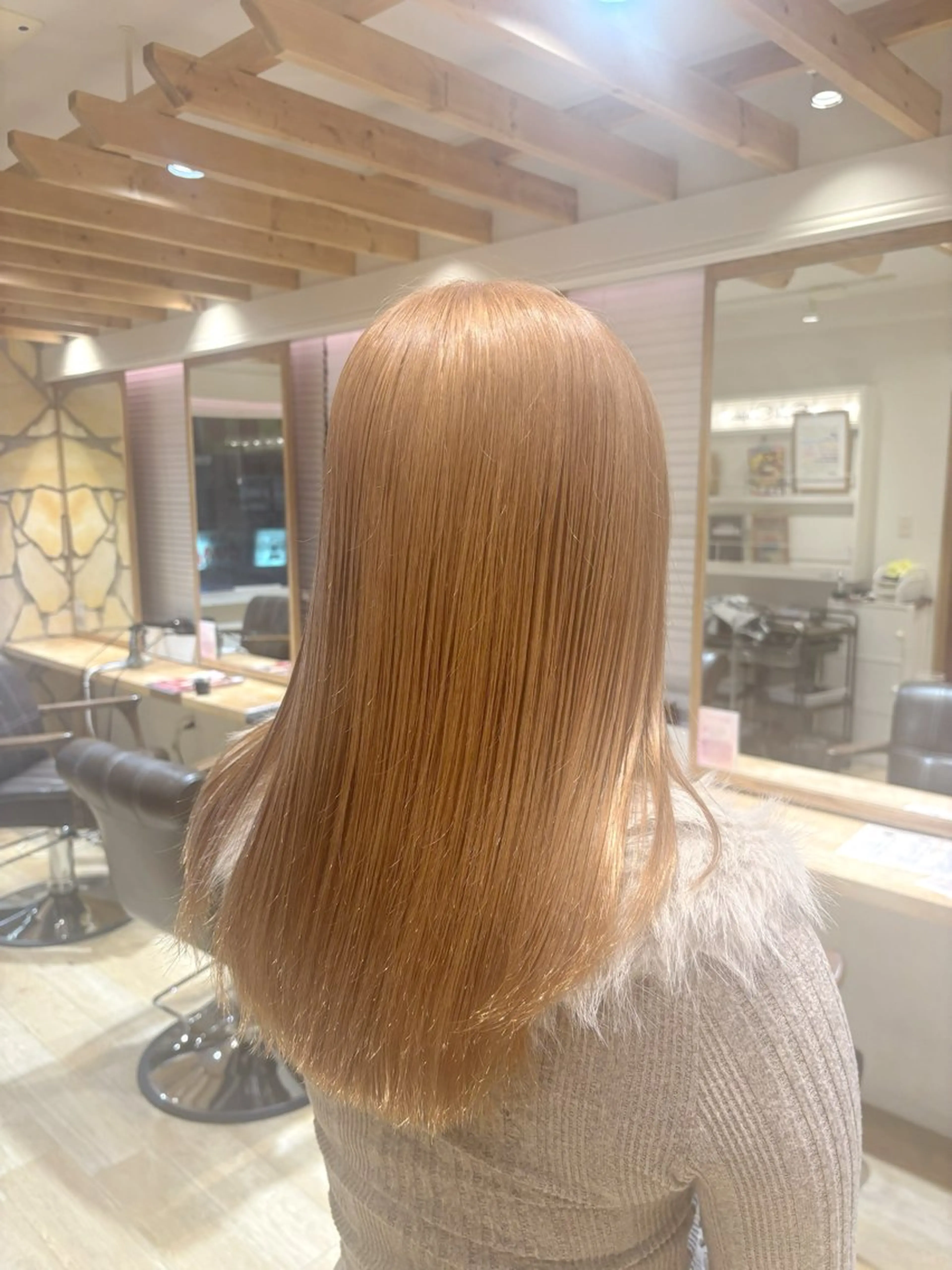 セミロング カラー EIGHT新宿 新井彩斗のヘアスタイル