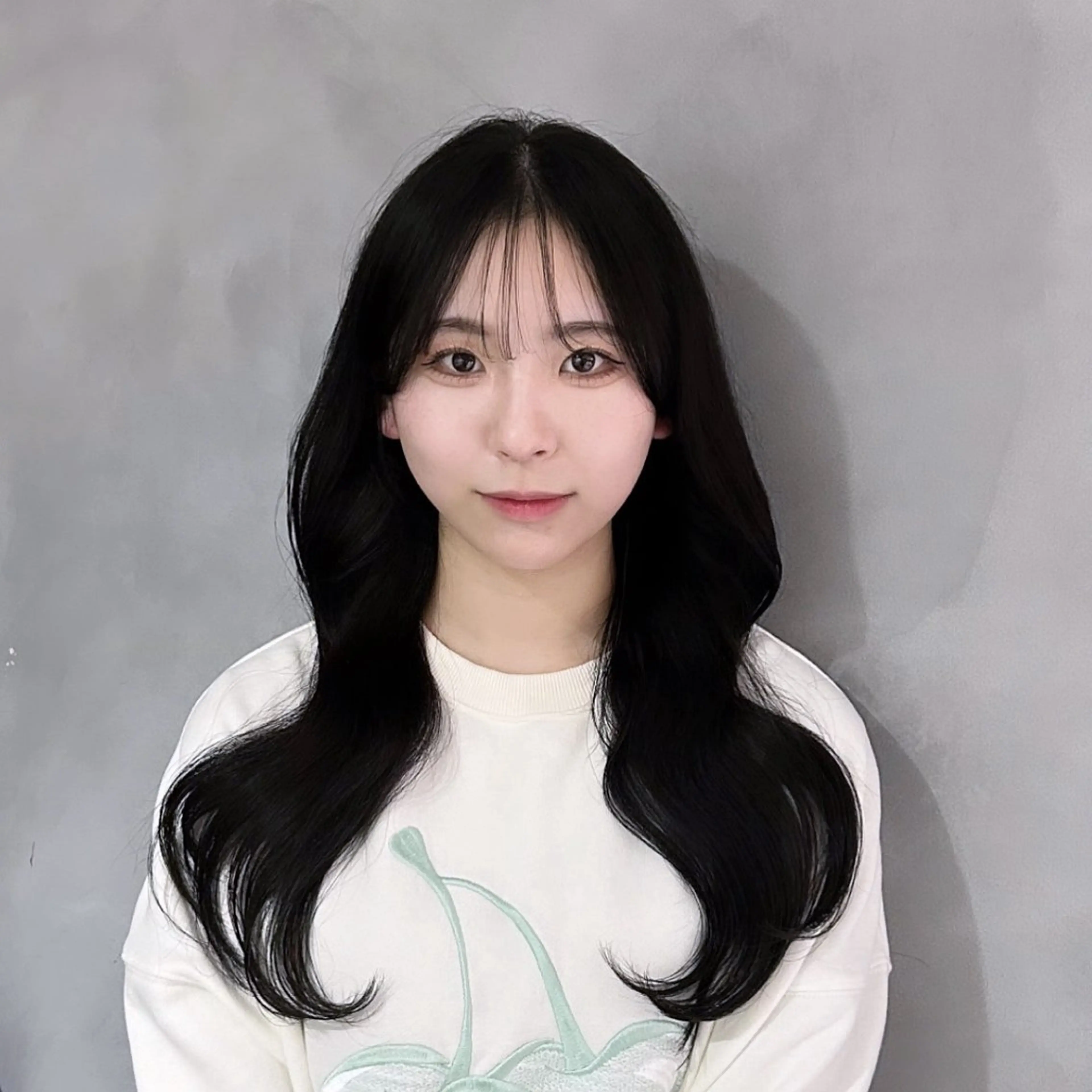 ロング 谷 亜澄のヘアスタイル