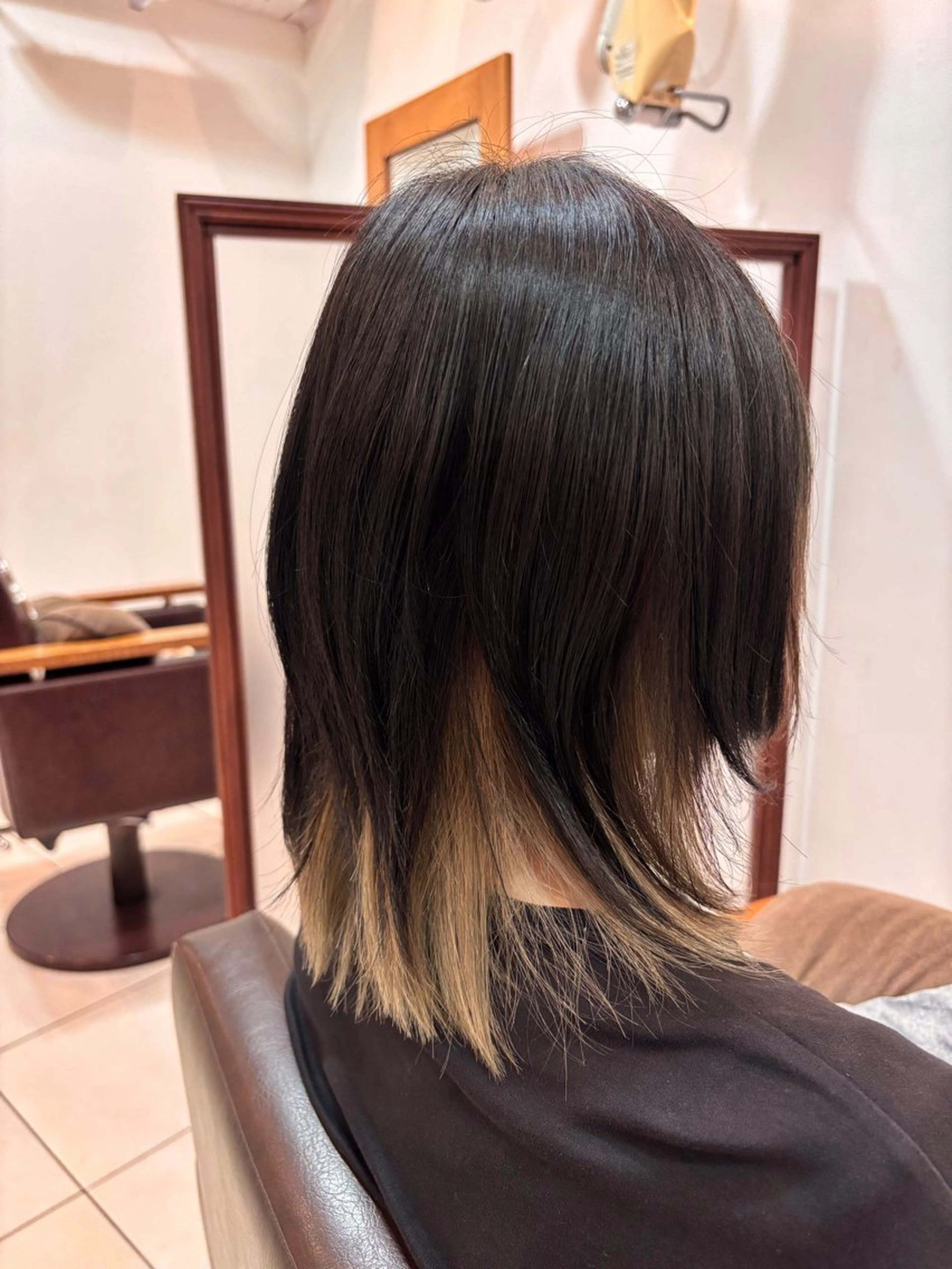 ミディアム 吉井 愛のヘアスタイル
