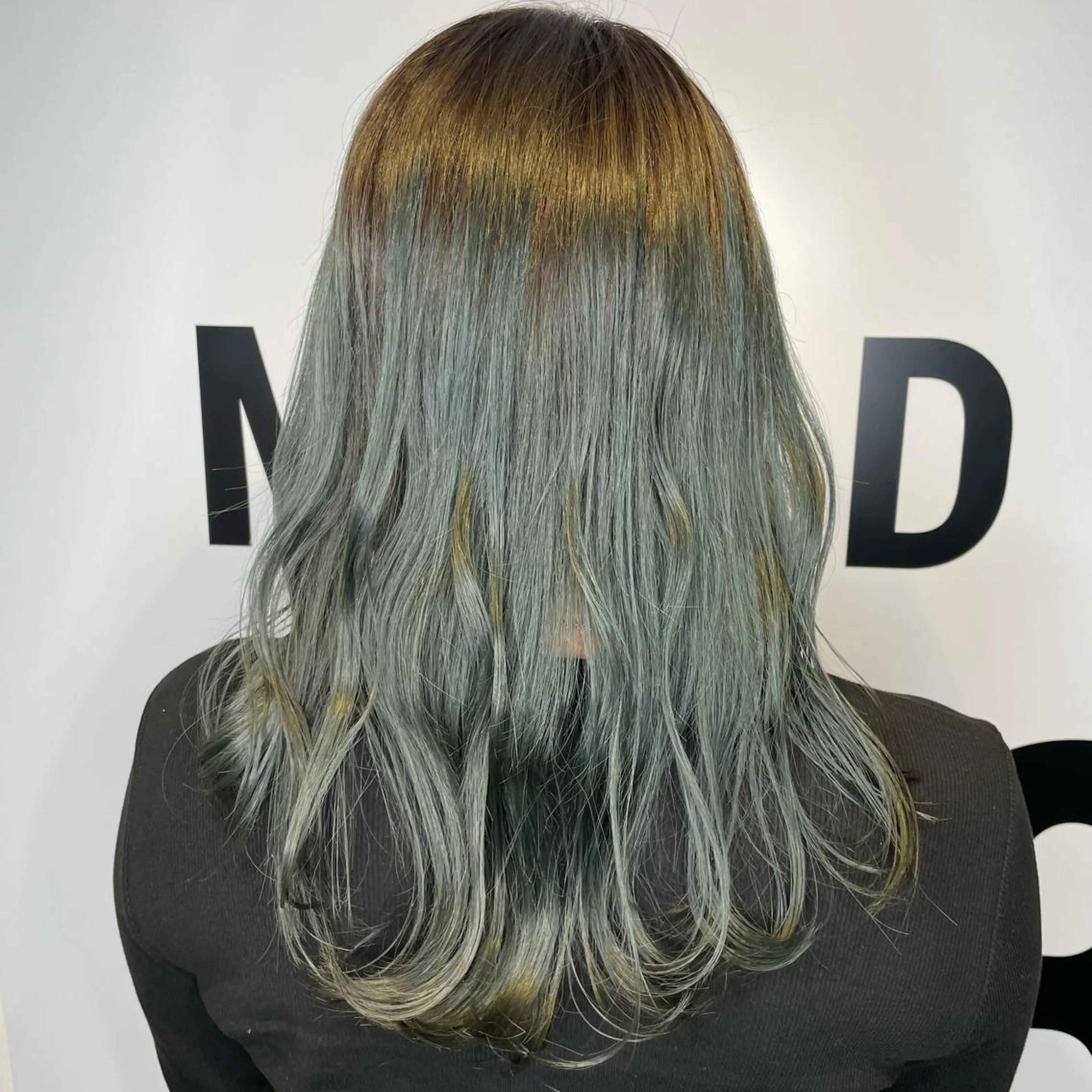 セミロング カラー アッシュ ベージュカラー ブリーチ ケアブリーチ ケアカラー ヘアカラー 小川 舜人のヘアスタイル