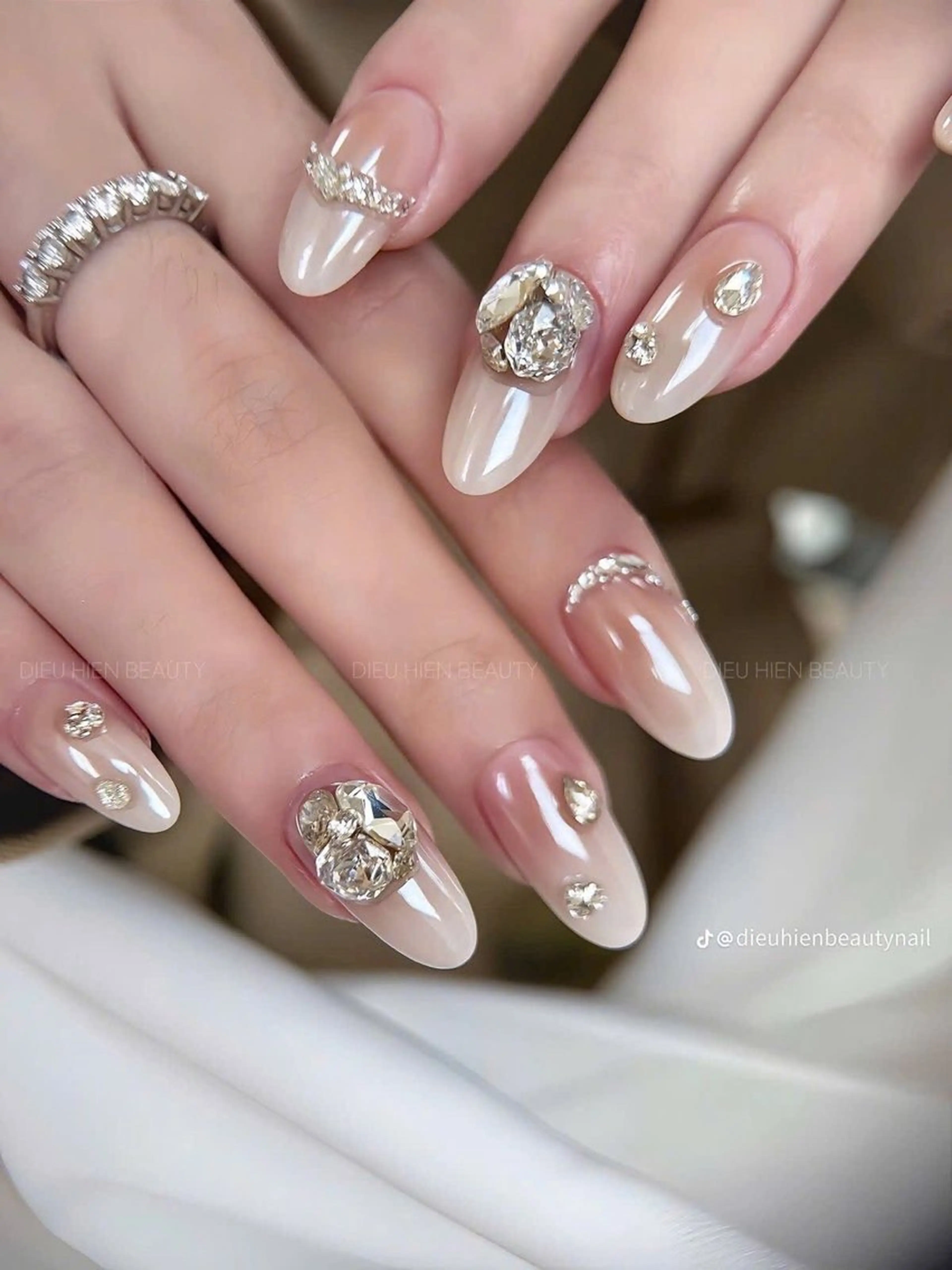 ネイル グラデーション ラメ(グリッター) マグネットネイル ミラーネイル ニュアンスネイル ハンドネイル Lumi de nailsのネイルデザイン