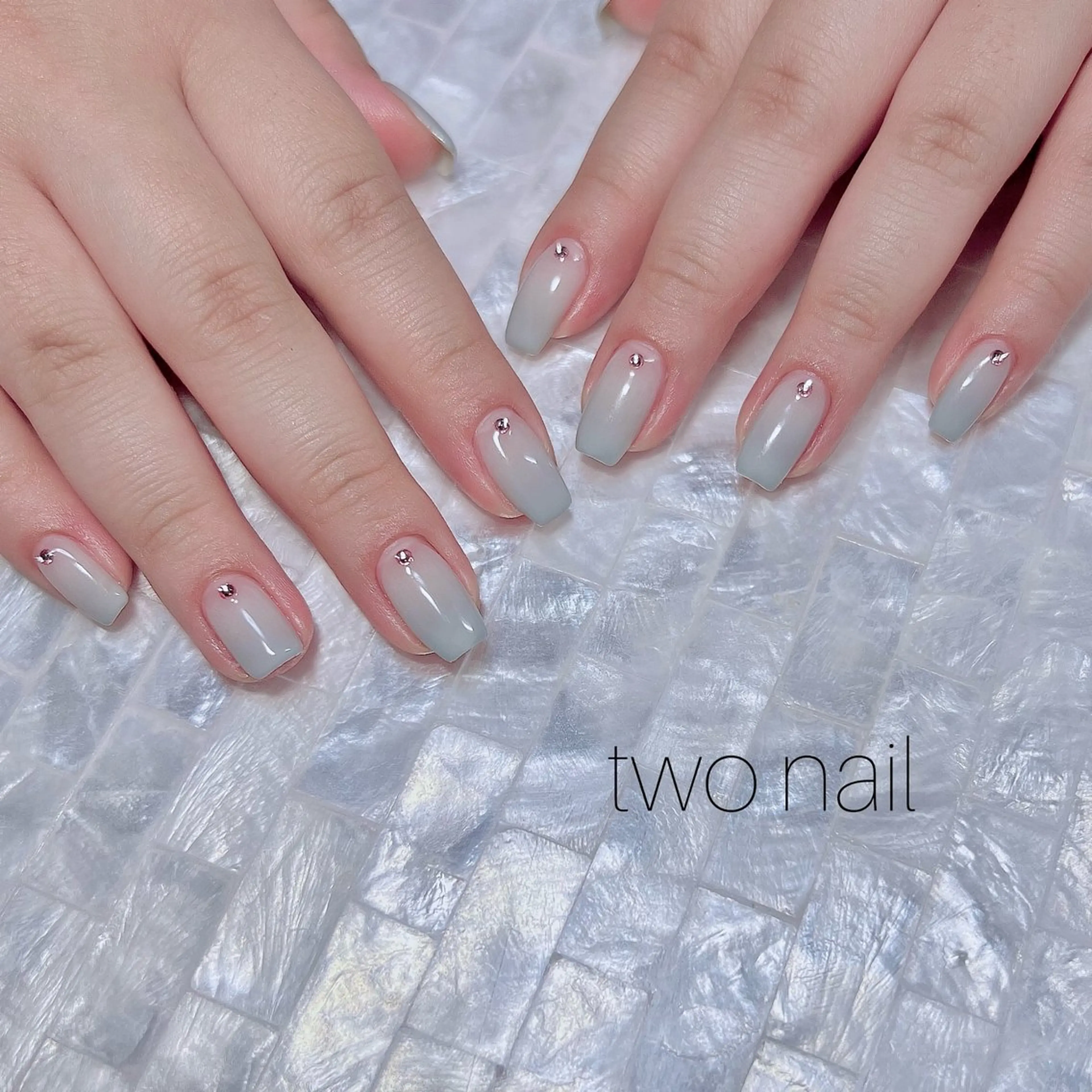 ネイル ネイルチップ ホワイト ハンドネイル two nailのネイルデザイン
