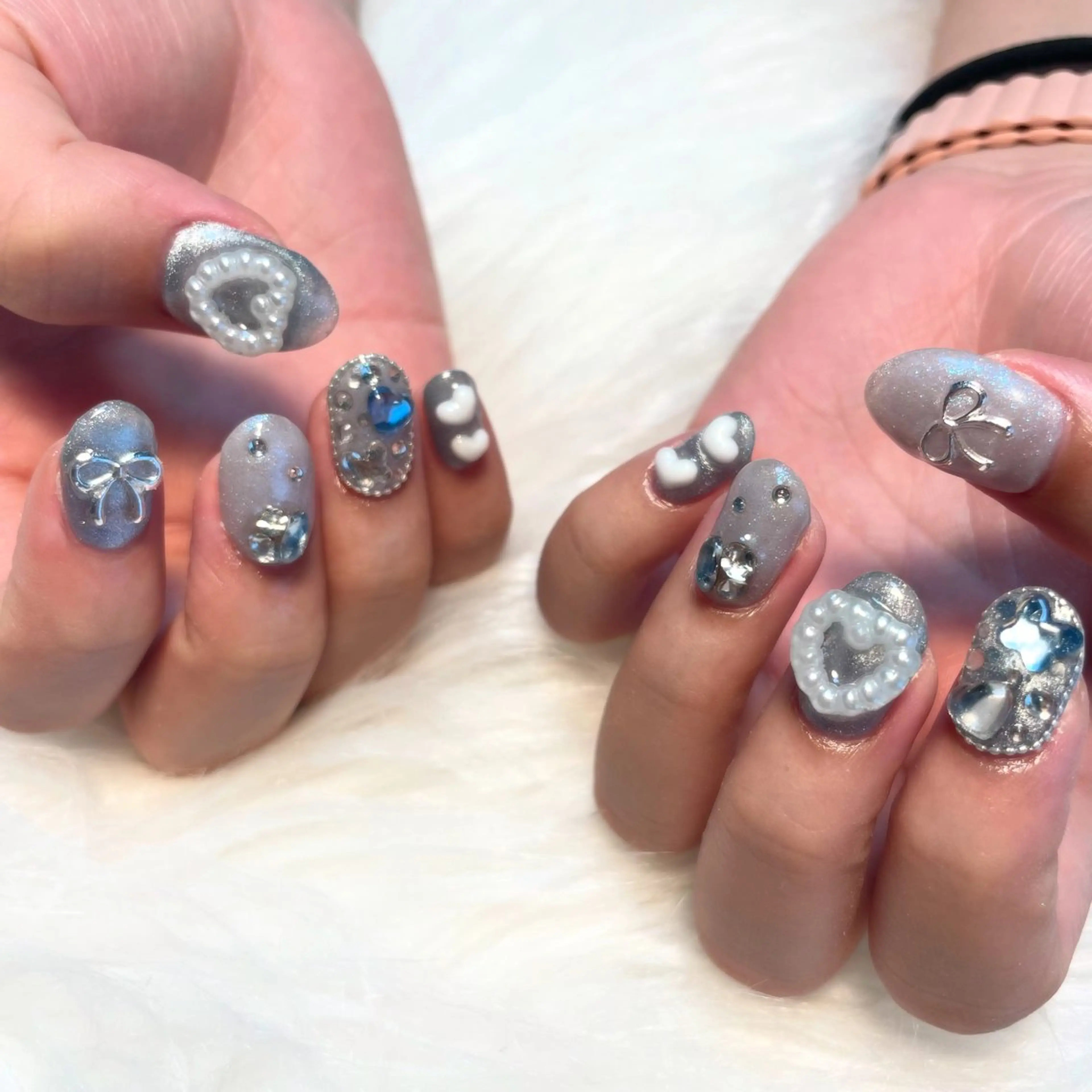 ネイル ハンドネイル ゴテゴテ💙ワンホン リオナのネイルデザイン