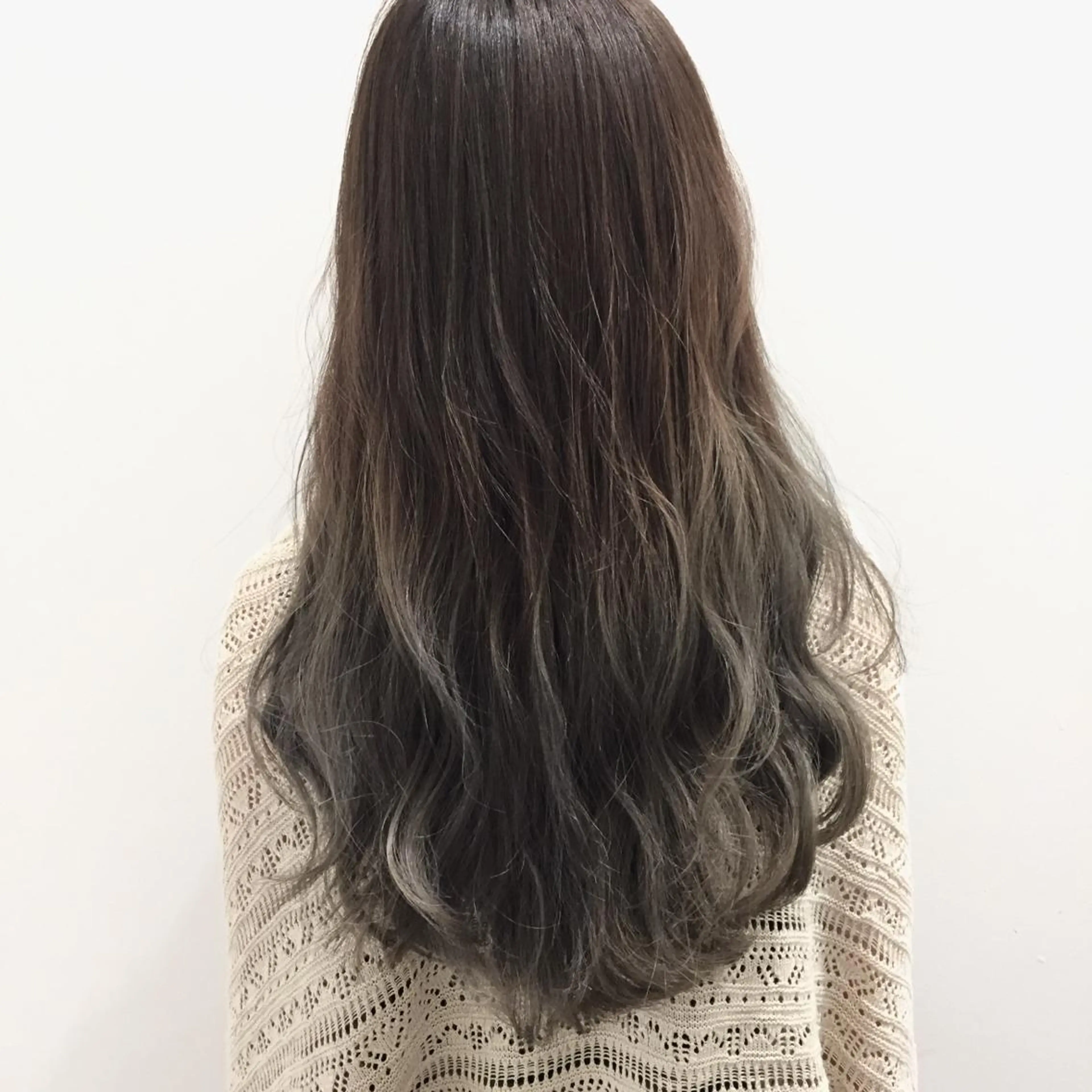 セミロング カラー アッシュ アッシュグレー アッシュグレージュ グラデーションカラー グレージュ LIBERTY所属・【代表】田川 祐也のヘアスタイル