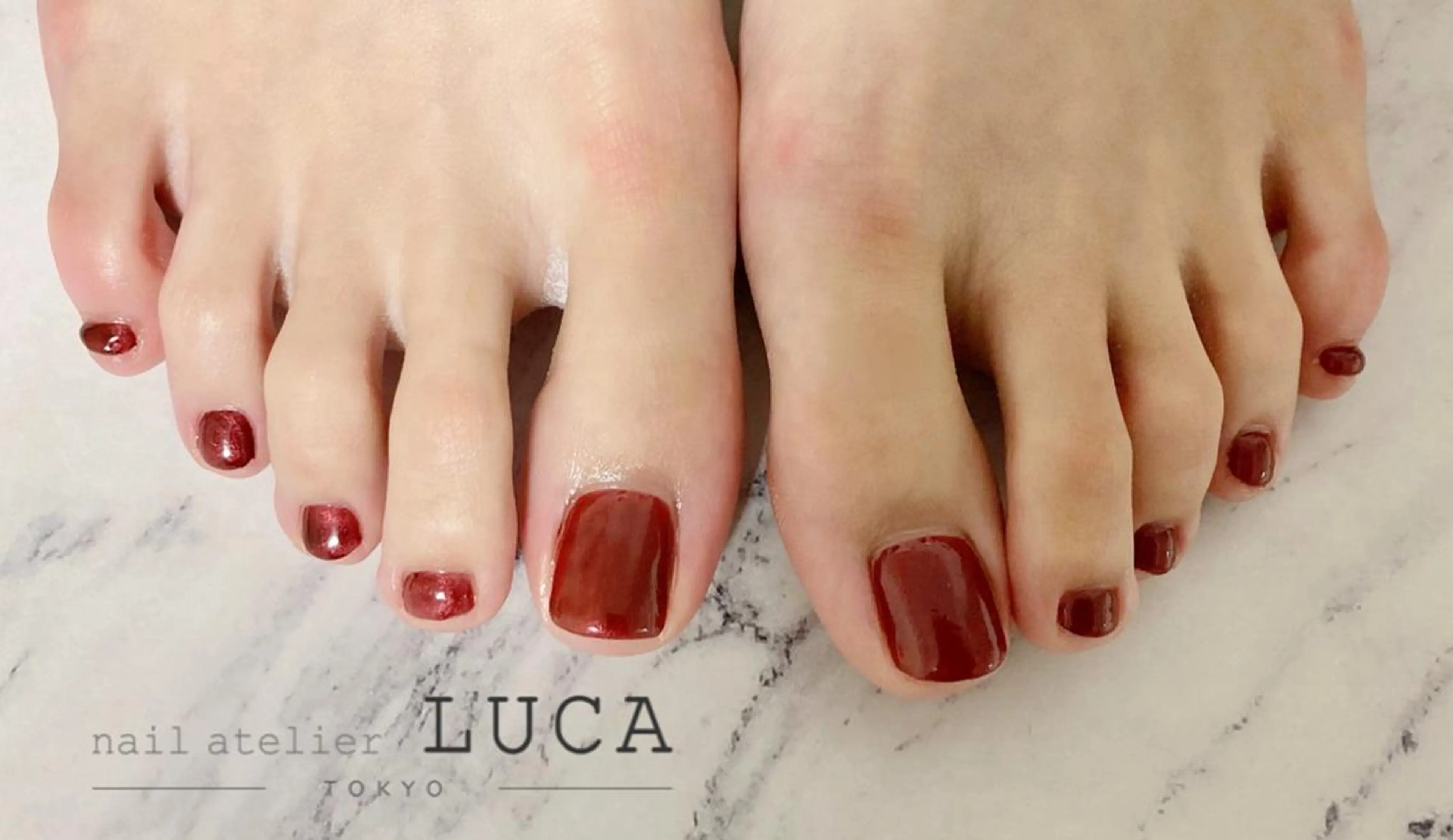 ネイル フットネイル ジェルネイル ワンカラーネイル パラジェル 赤色 ネイルアトリエルカ スタッフのネイルデザイン