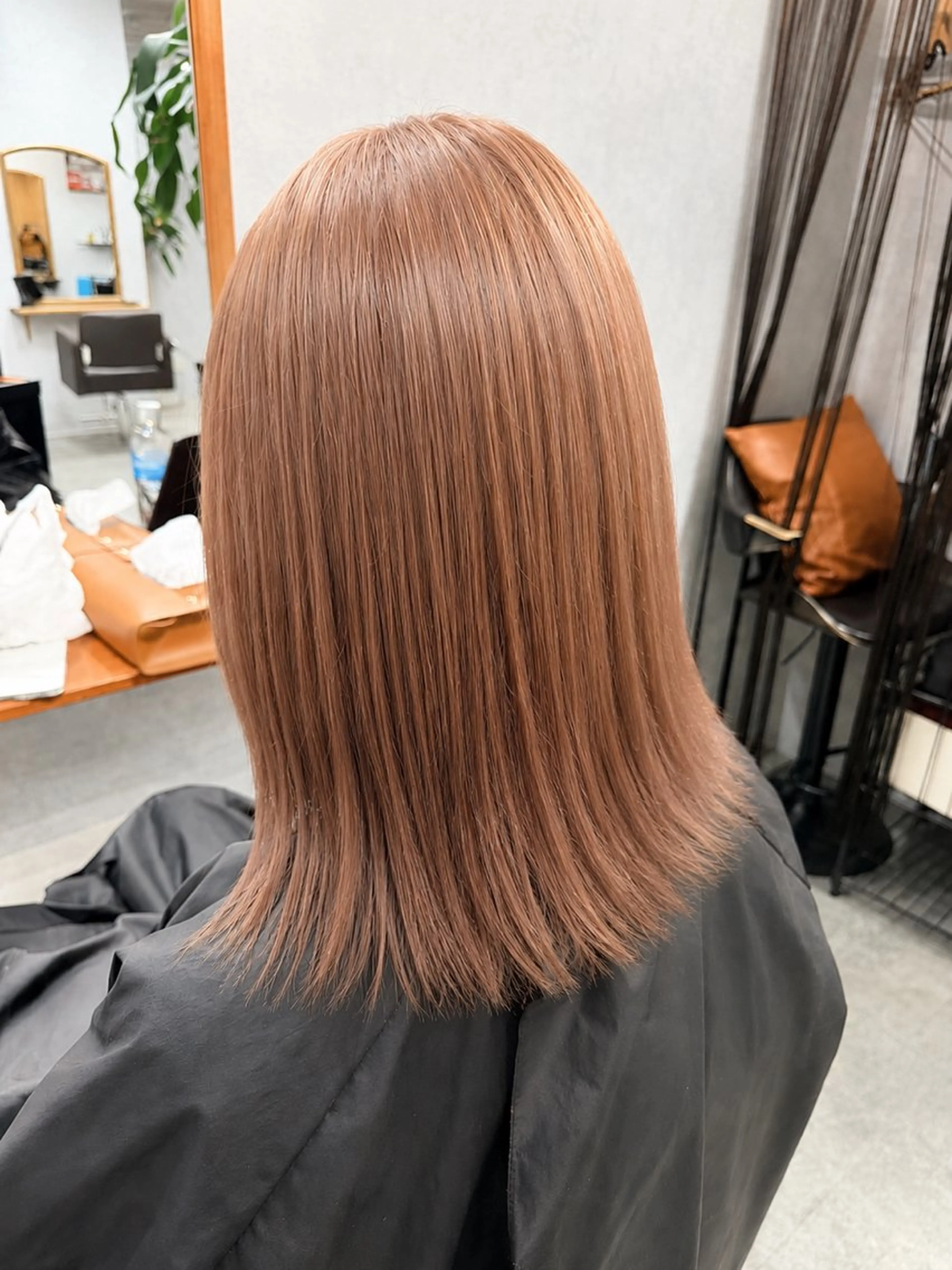 セミロング カラー ベージュカラー オレンジ オレンジベージュ カット ヘアカラー C'LD Hair トモヤのヘアスタイル