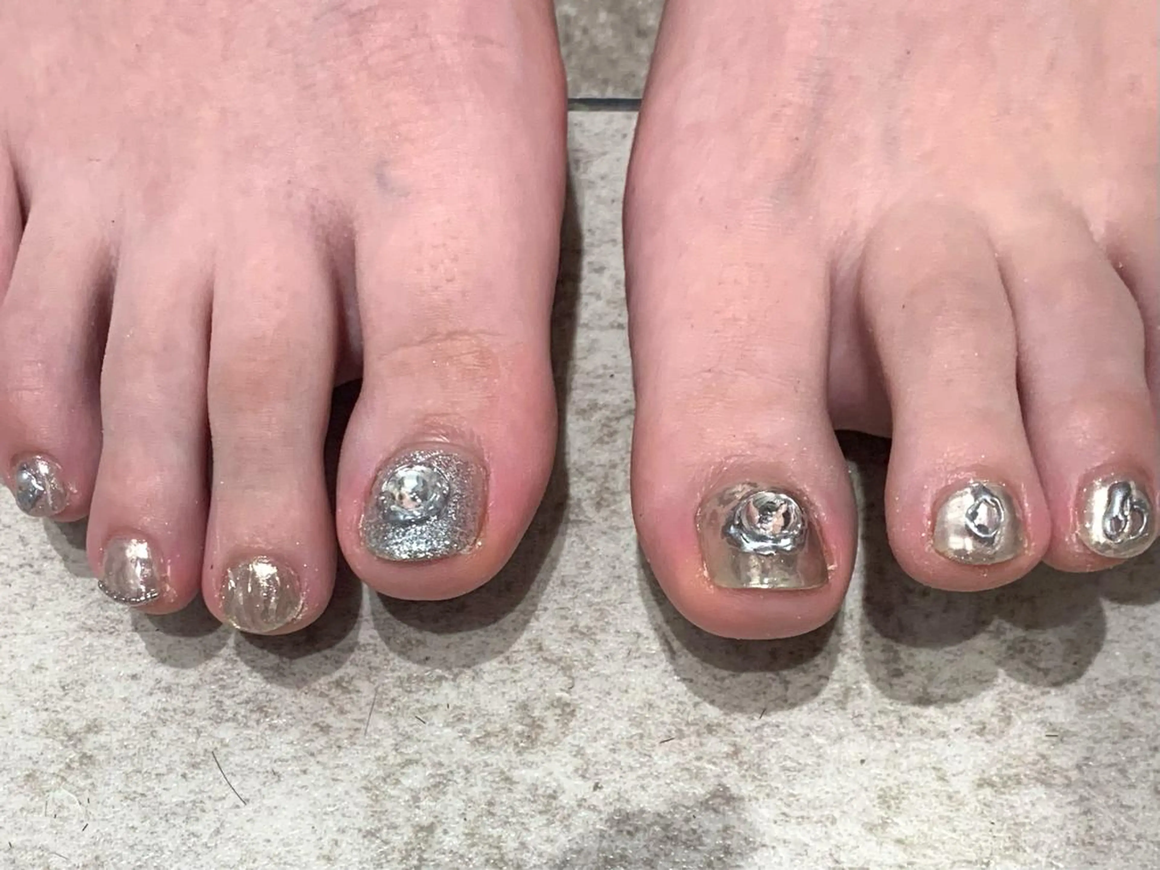 ネイル フットネイル シルバー フットネイル Kureha/ネイル トレンドヘアのマツエク・マツパデザイン