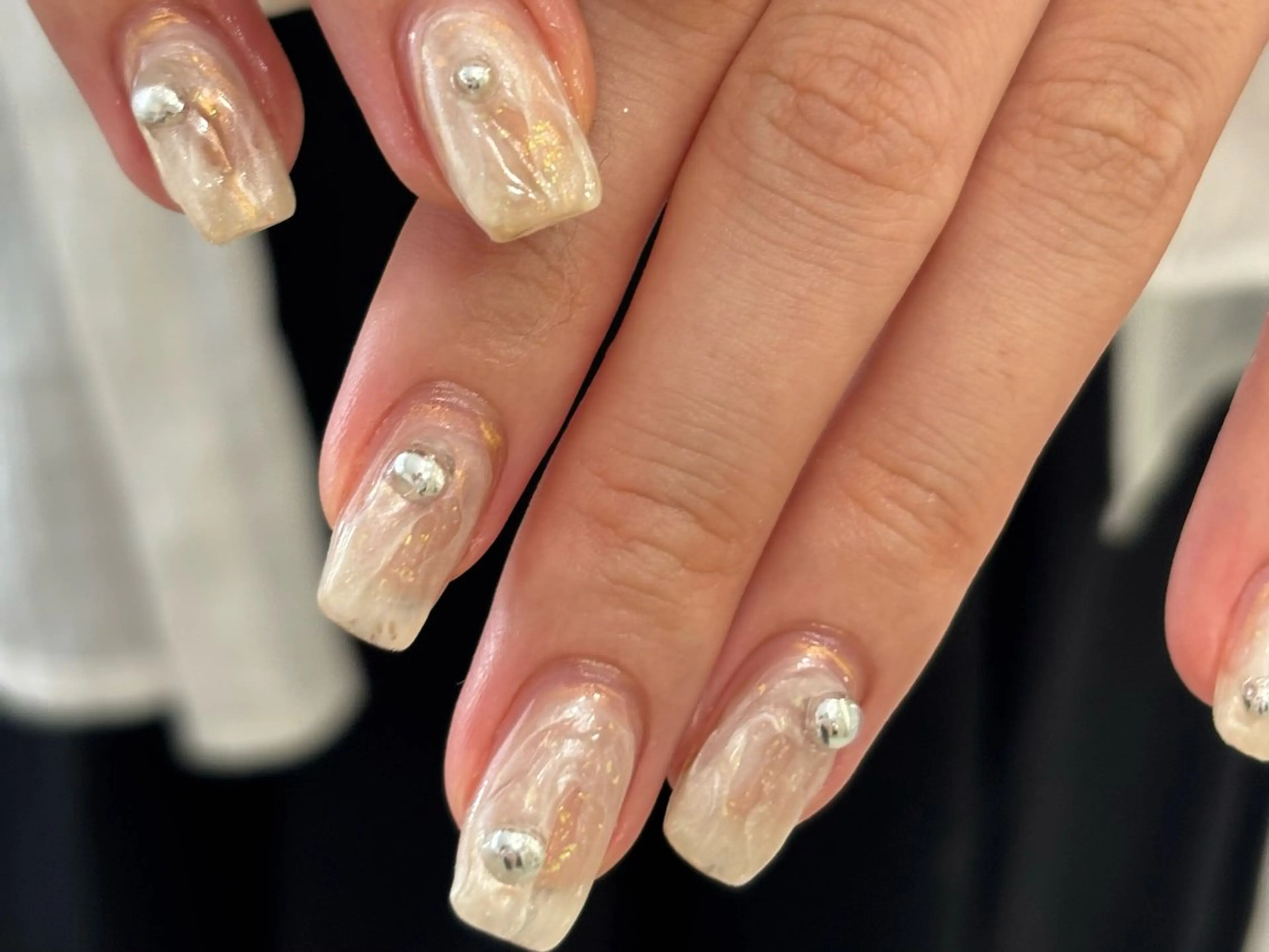 ネイル ハンドネイル une／YUKINA 🫧大人nuanceのネイルデザイン