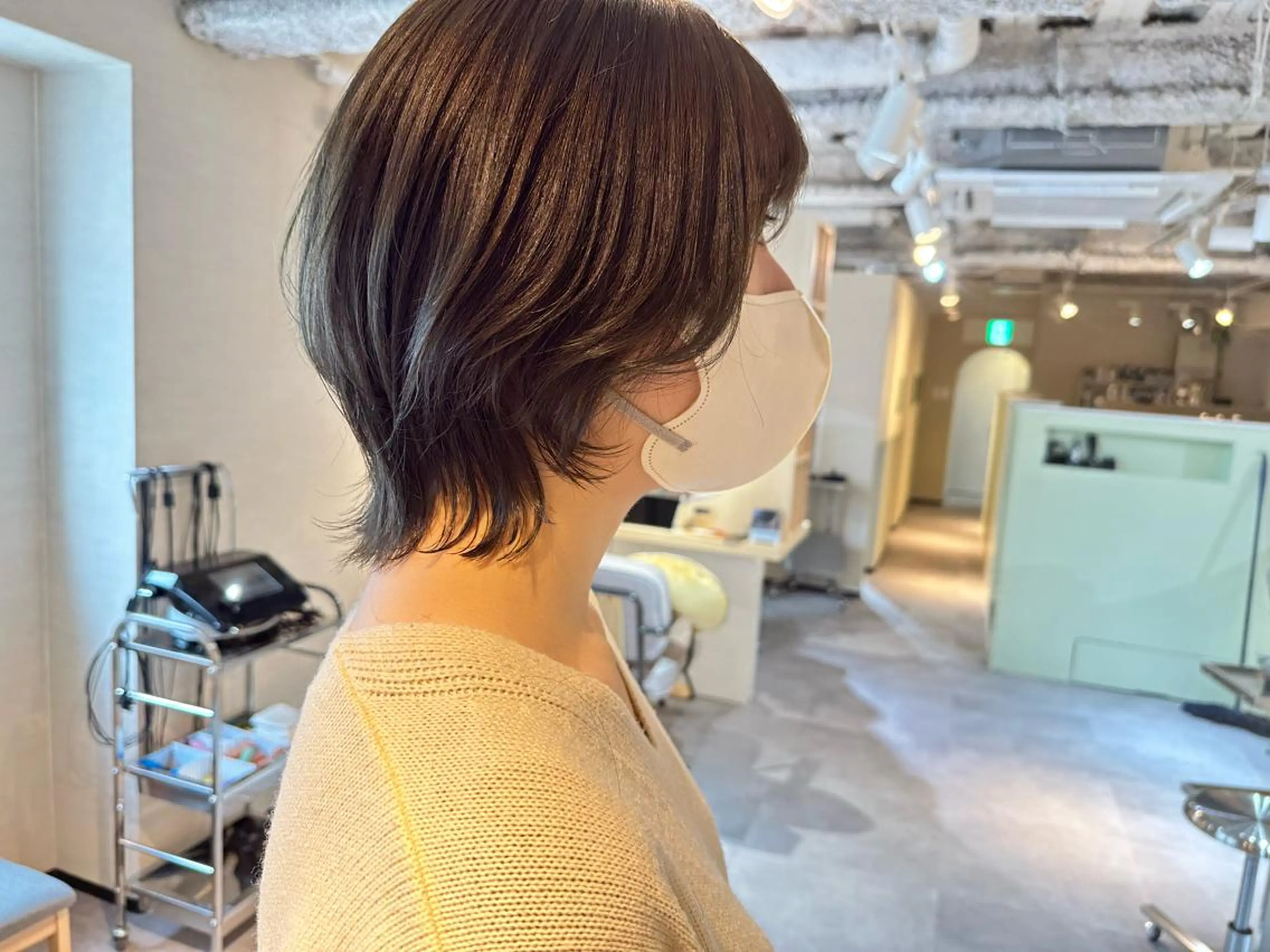 ショート カラー アッシュ 伸ばしかけ ショートヘア ウルフカット 【Uneユヌ】菊地 春那のヘアスタイル