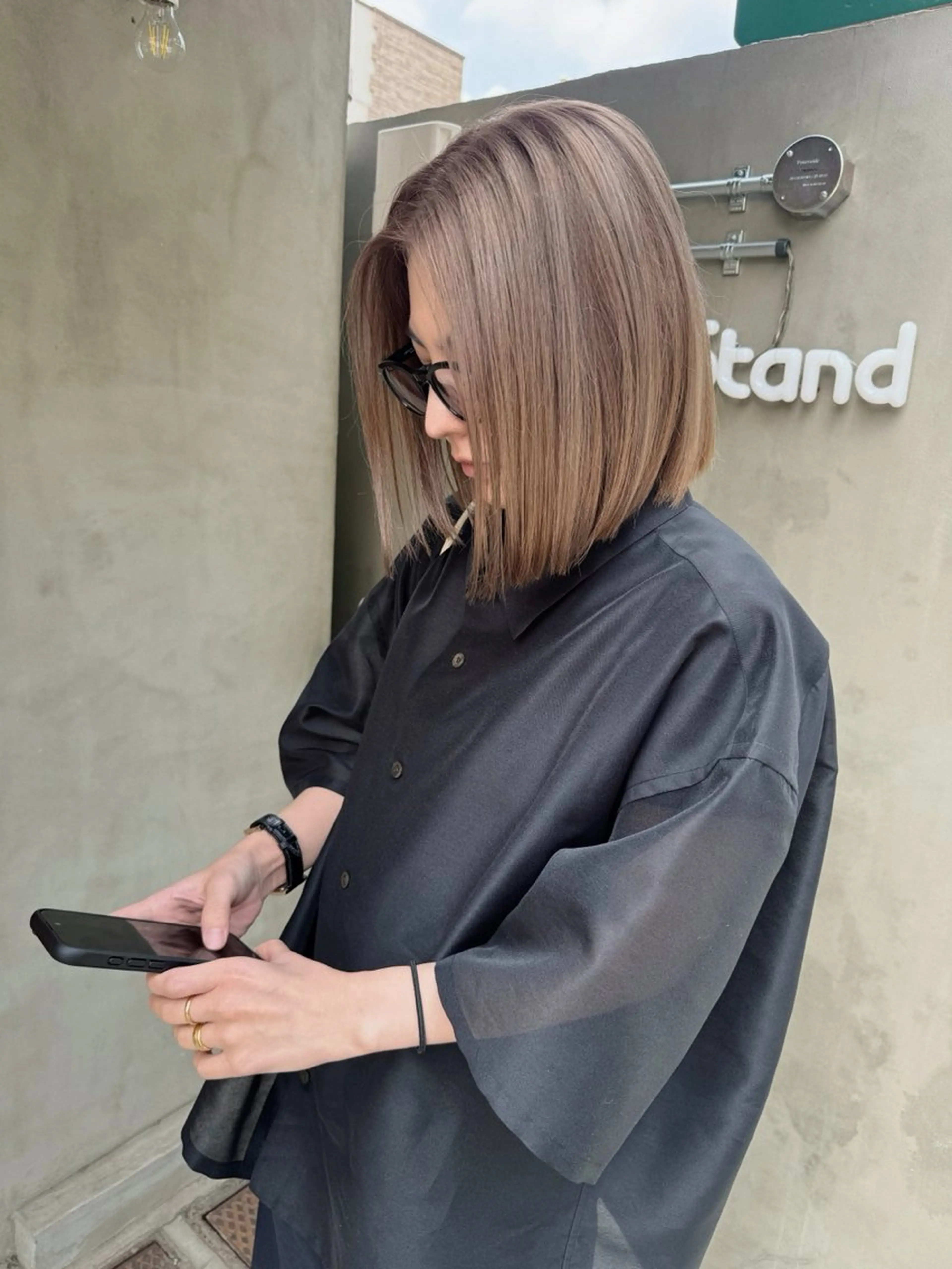 ショート カラー ヘアアレンジ ベージュカラー ブリーチ ブロンド ブロンドベージュ カット ヘアカラー トリートメント NOVEL TOKYO所属・ニュアンスヘア🌔 nanakoのヘアスタイル