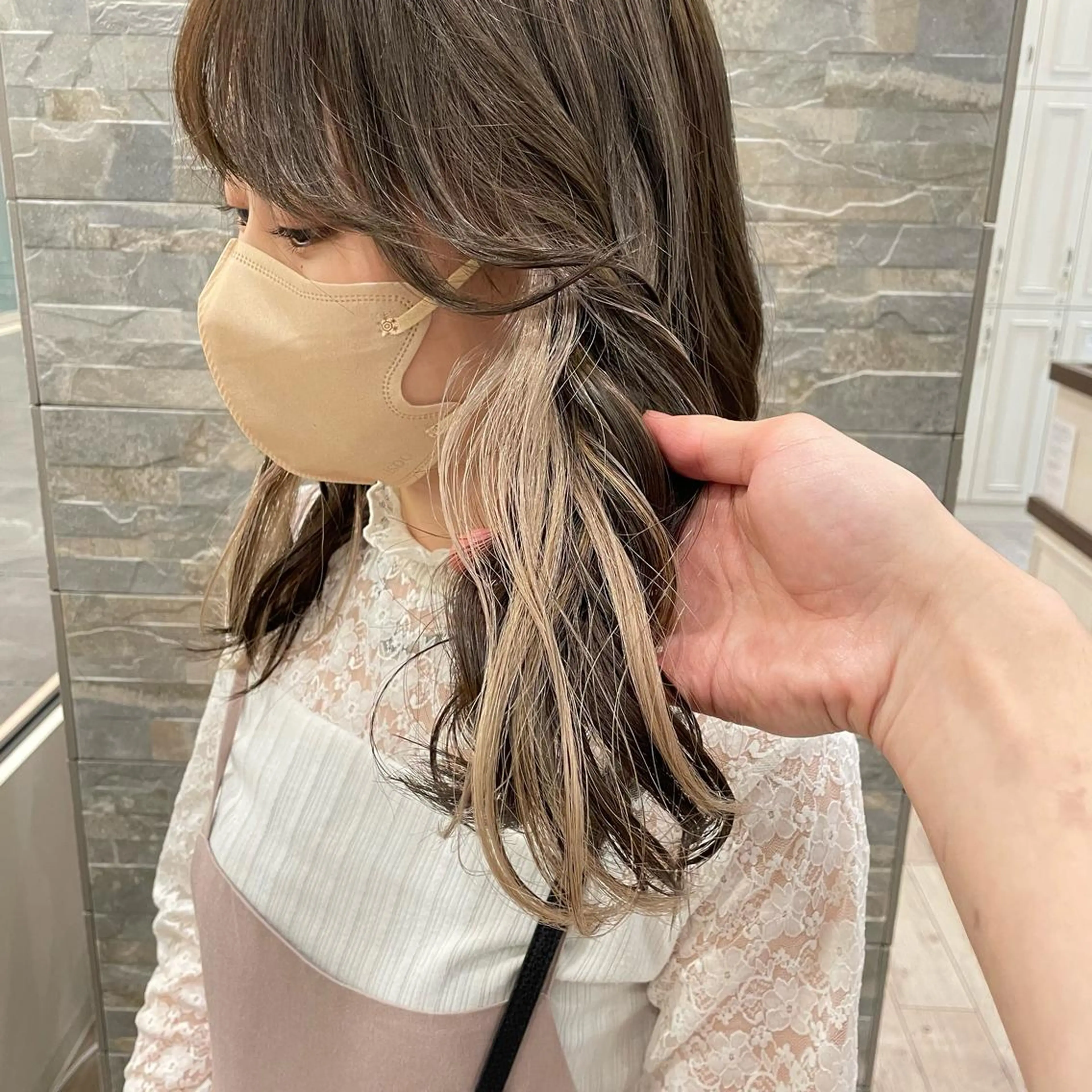 セミロング カラー ベージュカラー ホワイトベージュ 梅田美容室/ ウルフカットのヘアスタイル