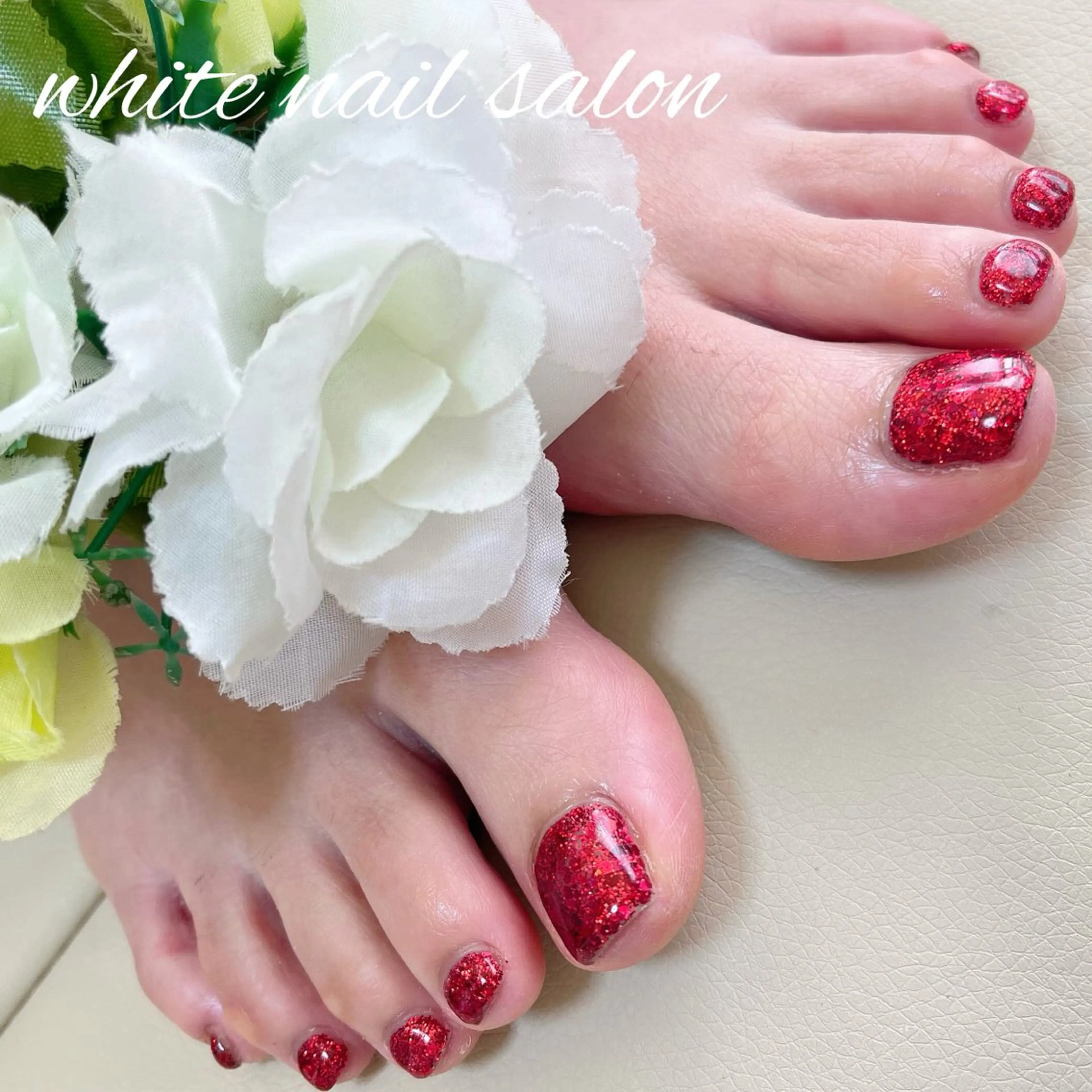 ネイル ラメ(グリッター) フットネイル white nail salonのネイルデザイン