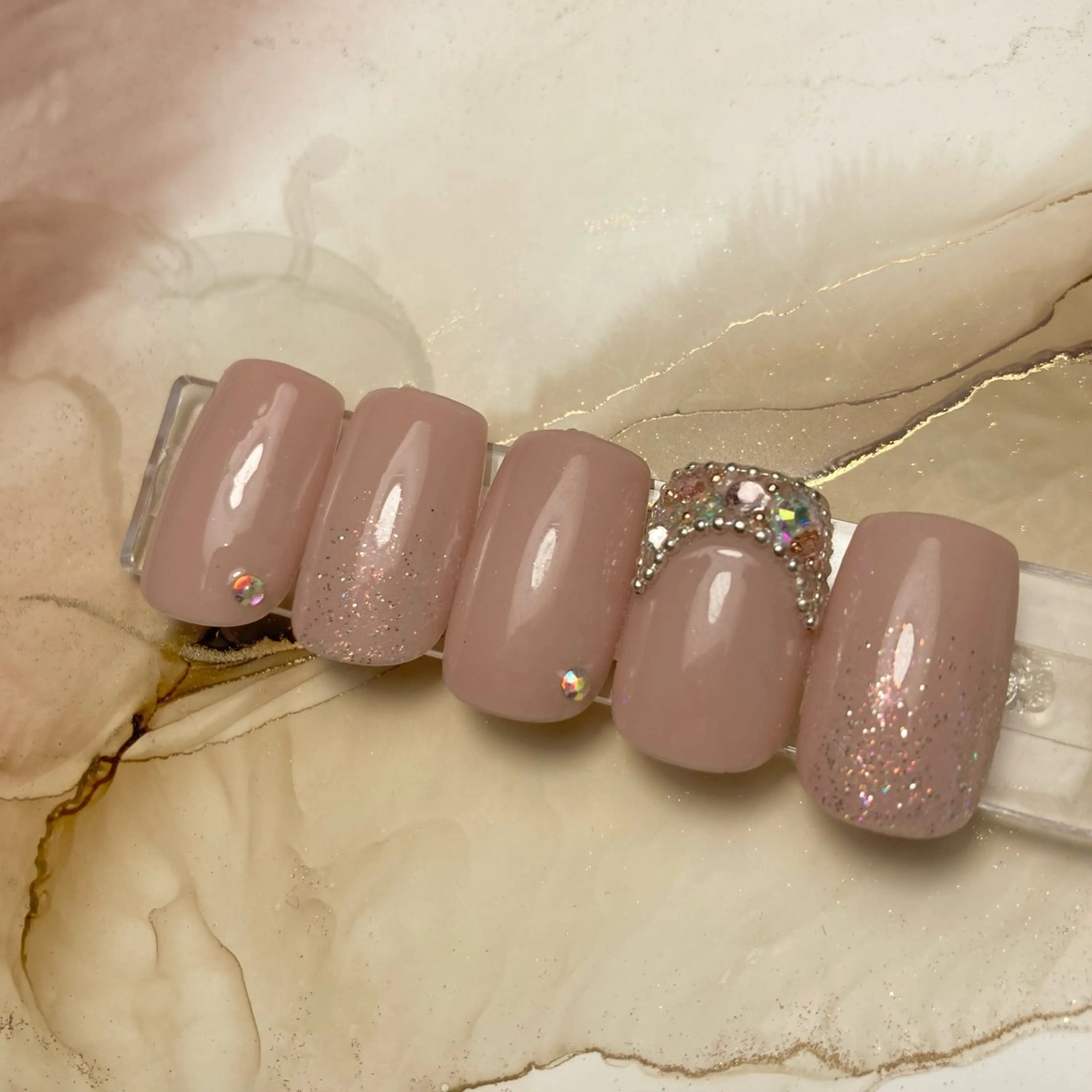 ネイル Legit nail salonのネイルデザイン