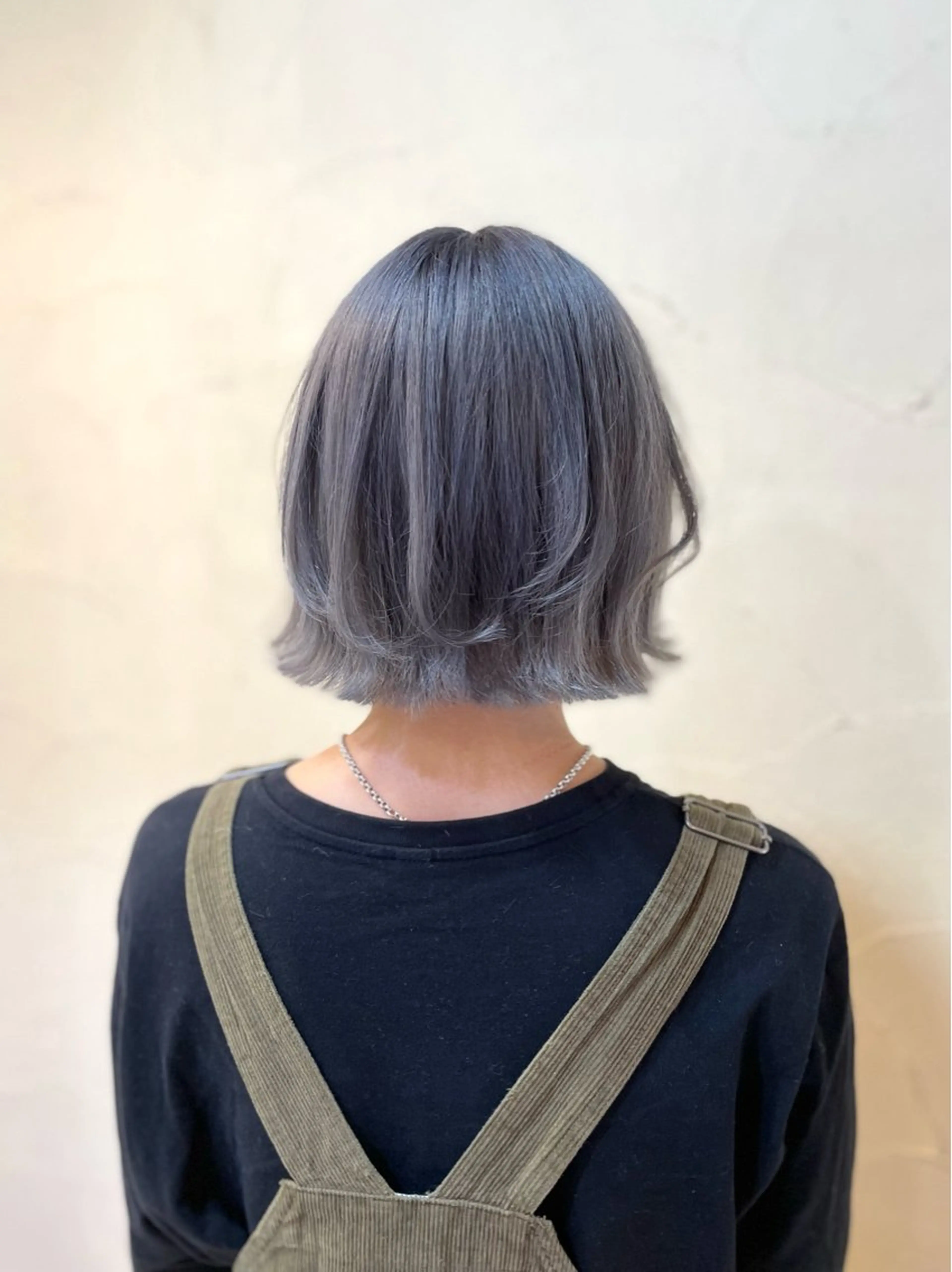 ショート カラー ヘアアレンジ ブリーチ ブロンド シルバー カット ヘアカラー トリートメント 秋山 幸太のヘアスタイル