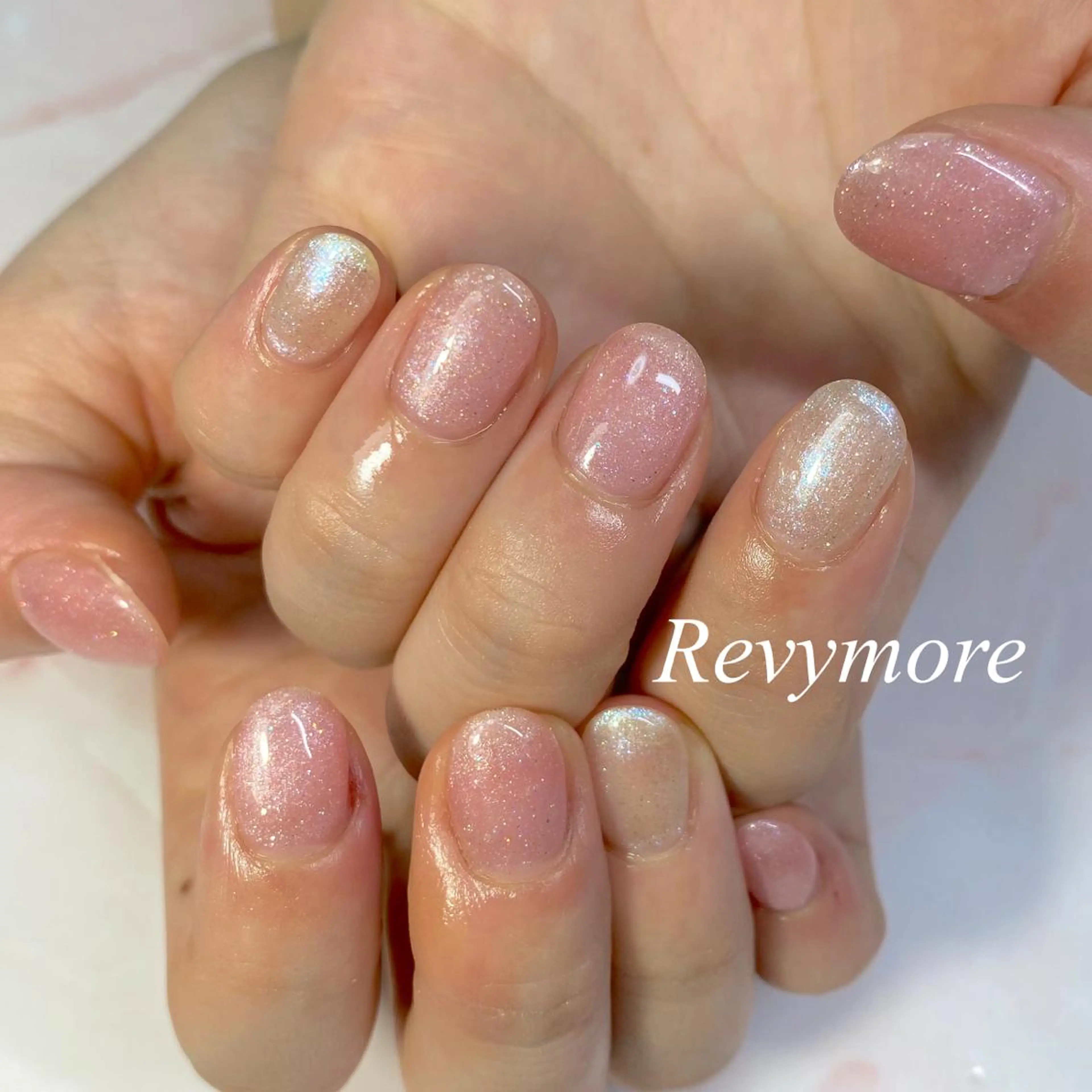 ショート ネイル アートネイル ジェルネイル ラメ(グリッター) ミラーネイル オフィスネイル nail salon Revymoreのネイルデザイン