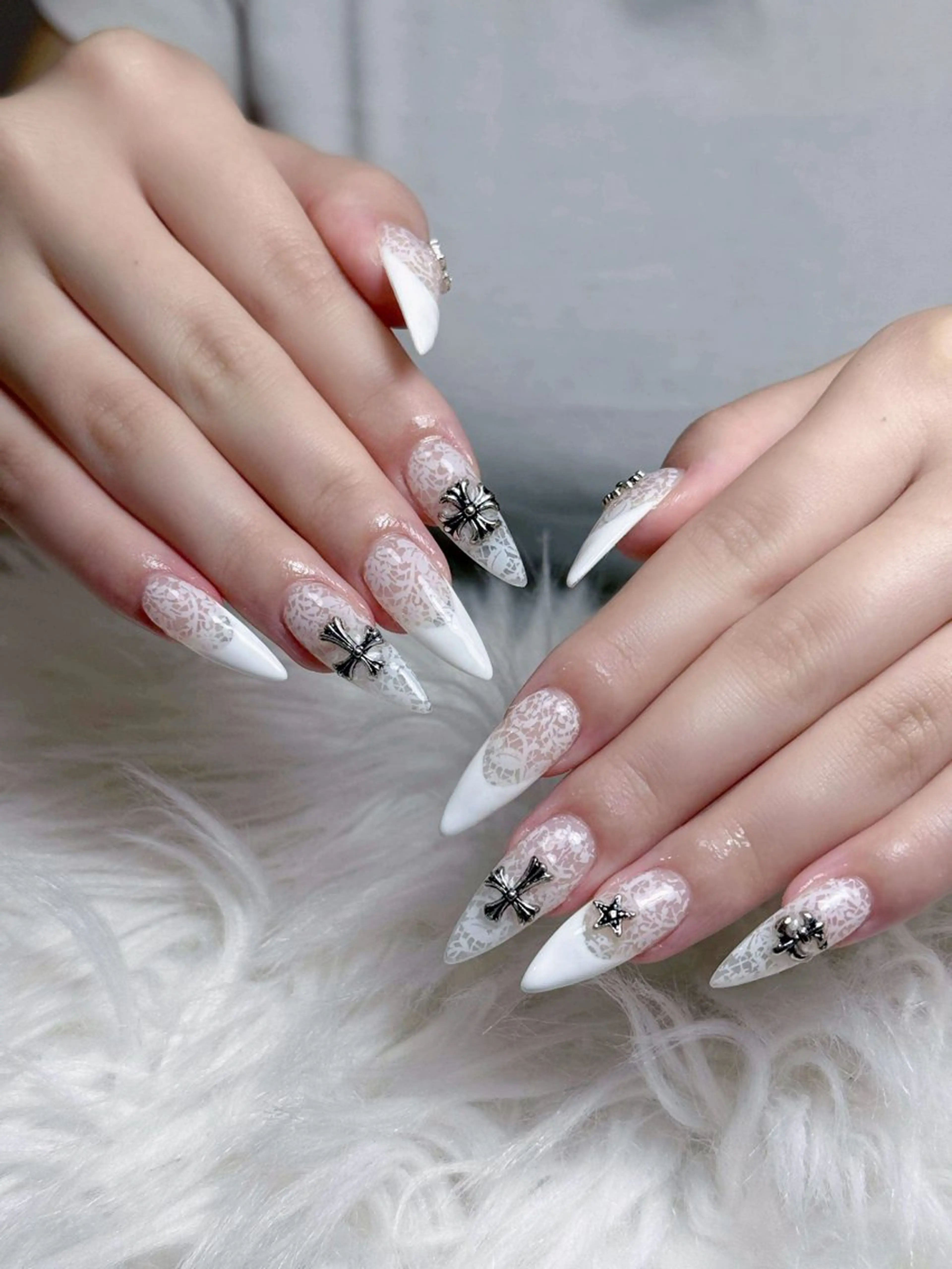 ネイル フレンチネイル ジェルネイル キラキラネイル 韓国ネイル マグネットネイル Julli NailStudioのネイルデザイン