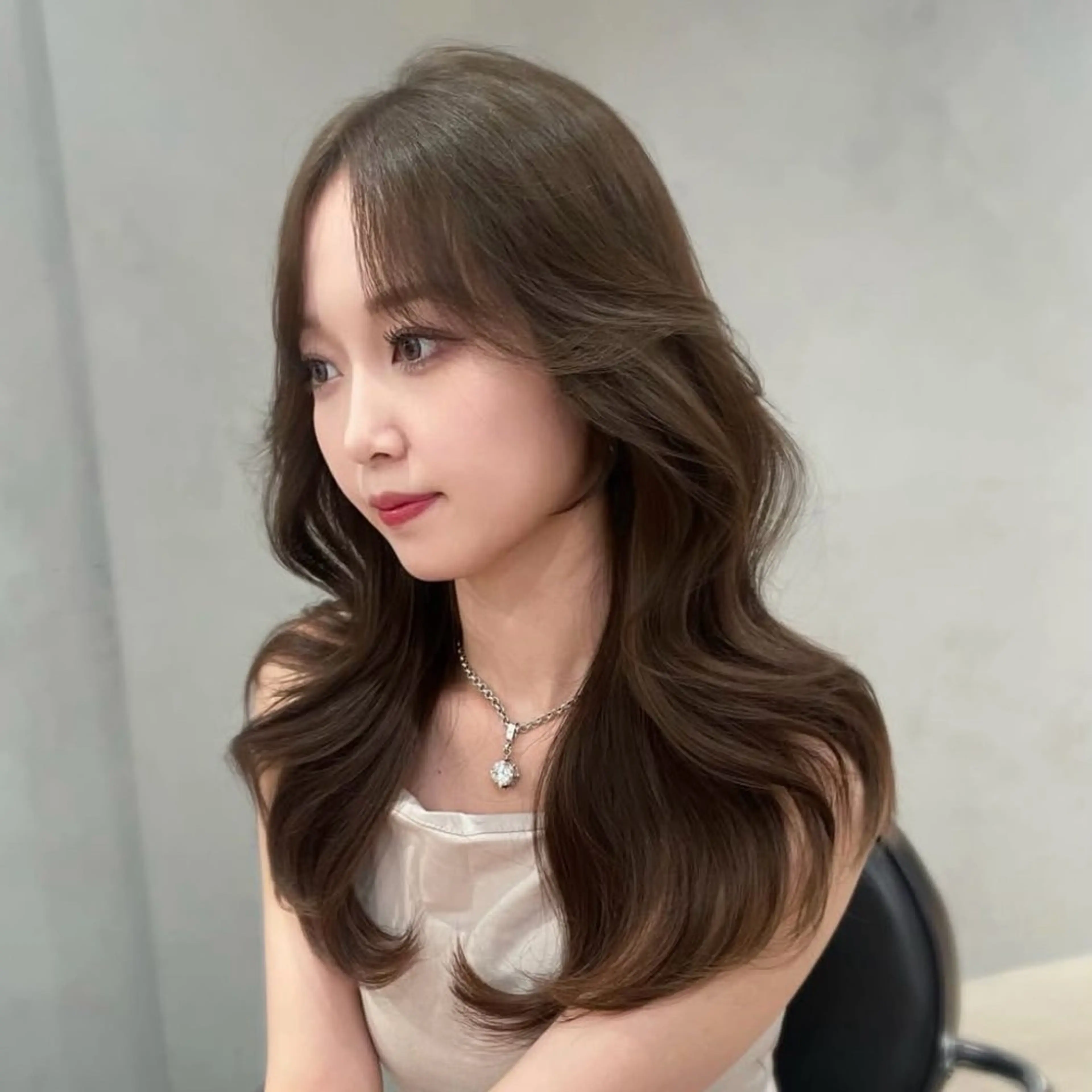 セミロング カラー ベージュカラー 透明感カラー オリーブベージュ レイヤーカット モテ韓国ヘア/ レイヤー🤍RIKAのヘアスタイル