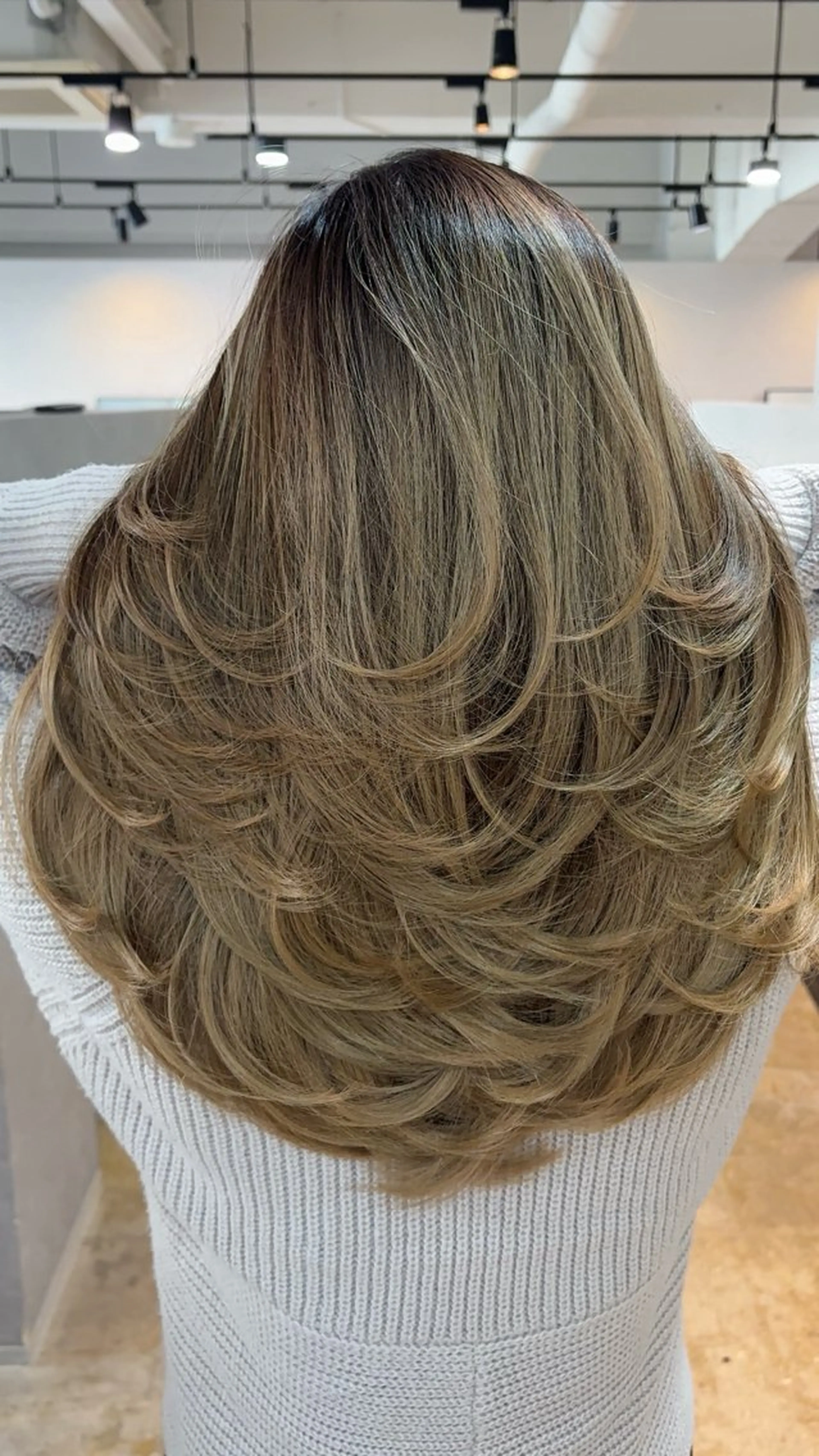 ロング レイヤーカット Merly Osakaのヘアスタイル