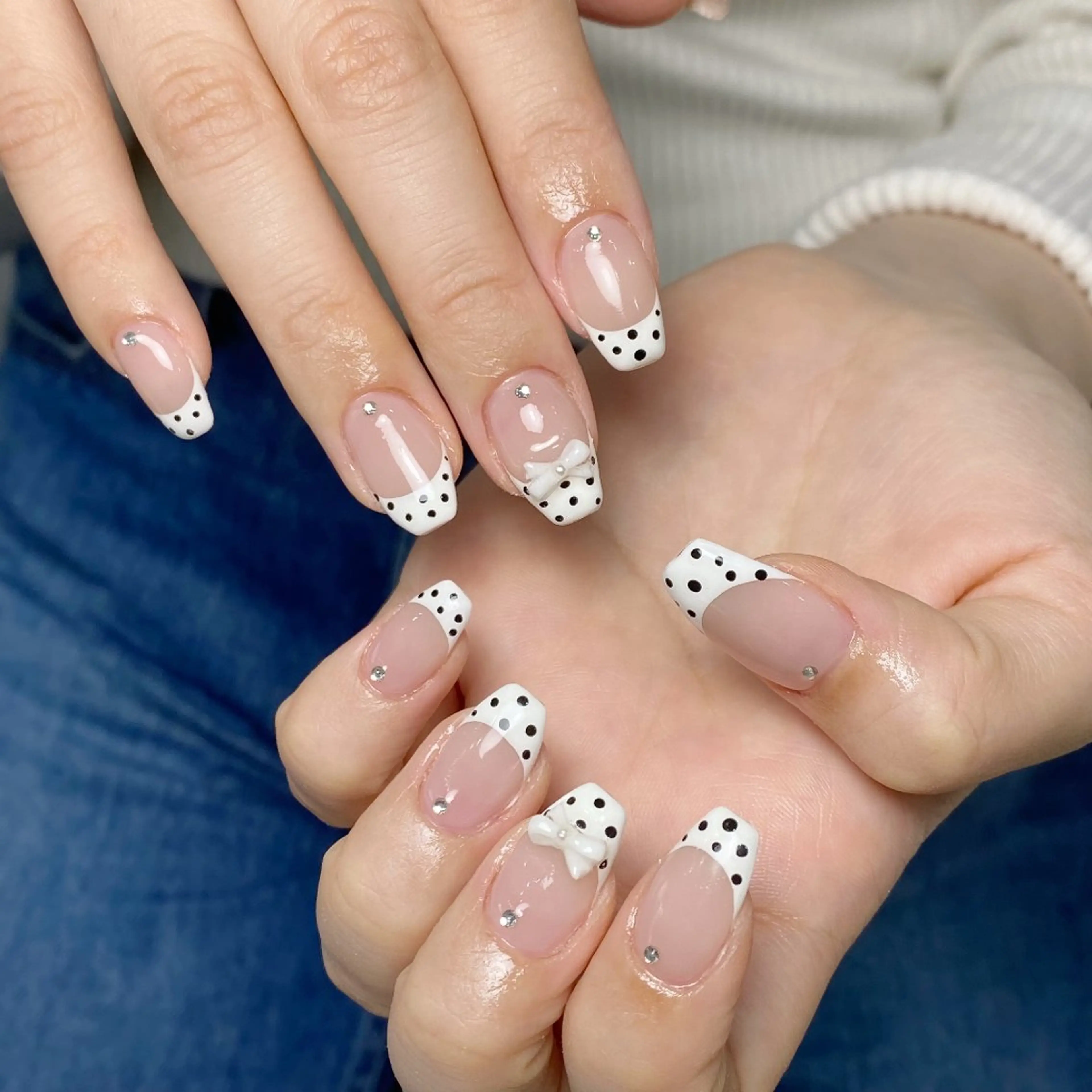 ネイル チークネイル フレンチネイル ジェルネイル ガーリー キラキラネイル ハンドネイル UM Nail Salonのネイルデザイン