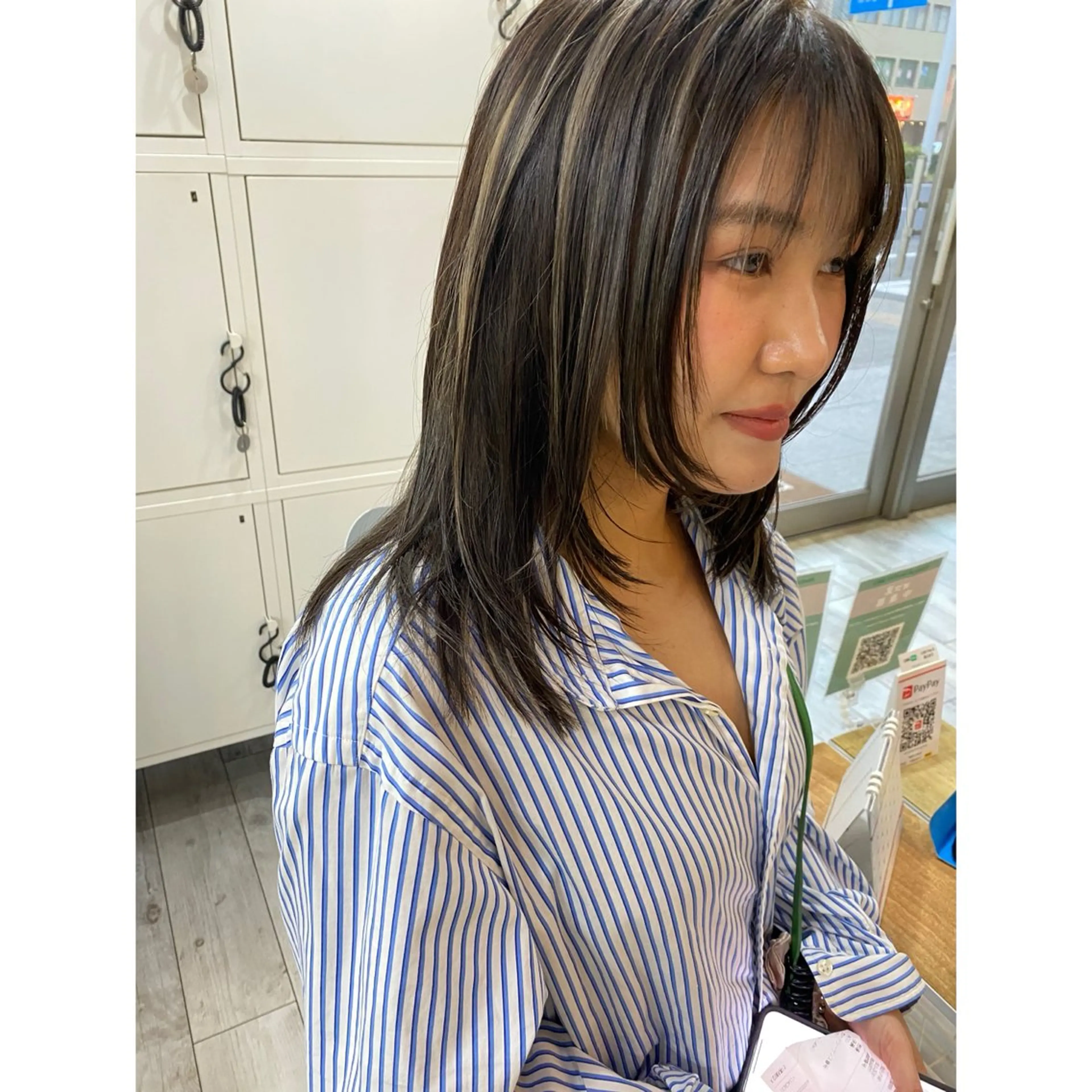 ミディアム カラー ミディアムレイヤー ハイライトカラー 顔まわりレイヤー ハイライト レイヤーカット 日比 貴大/ minim hairのヘアスタイル